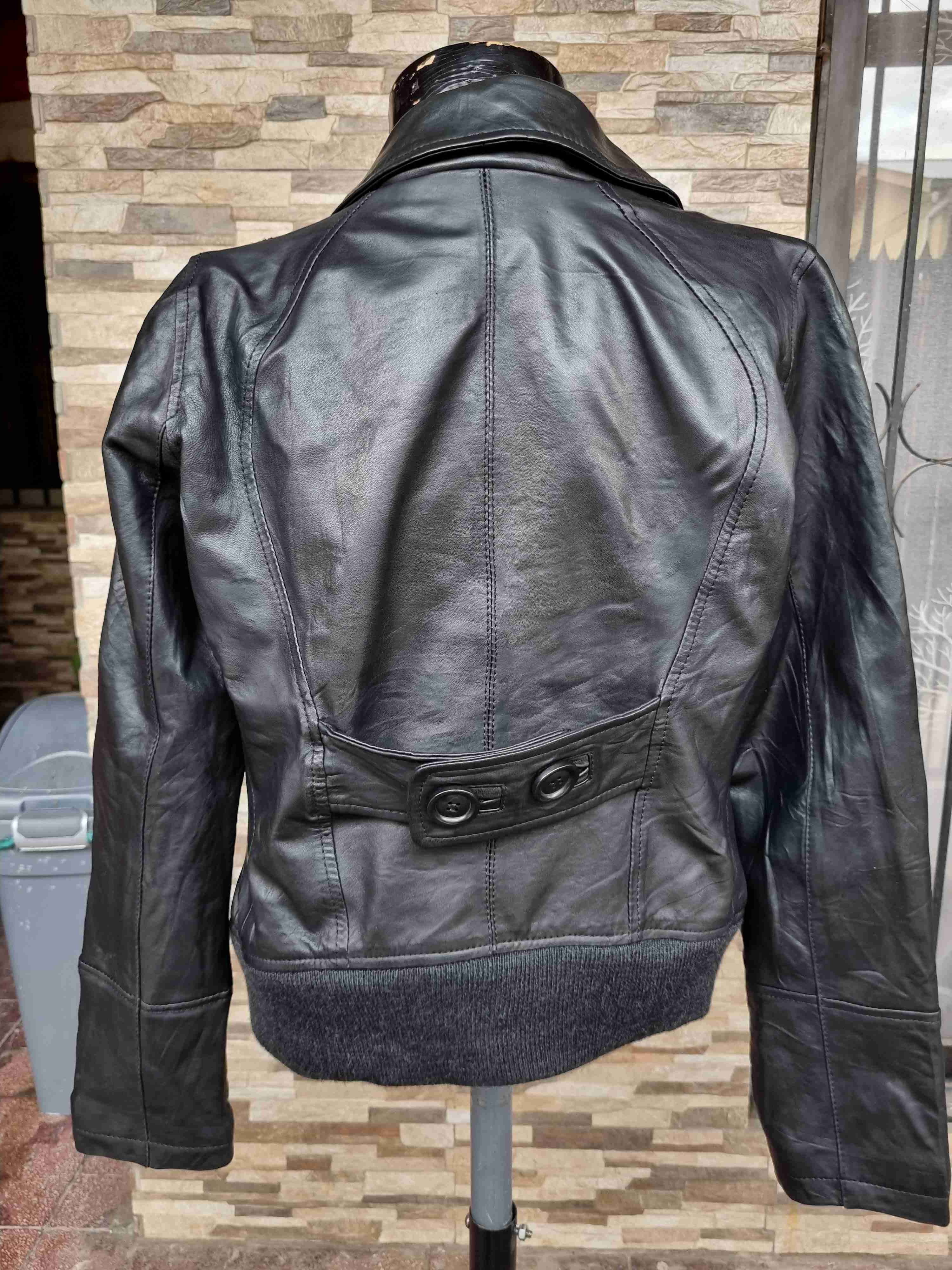 Chaqueta de cuero negra - miniatura 3