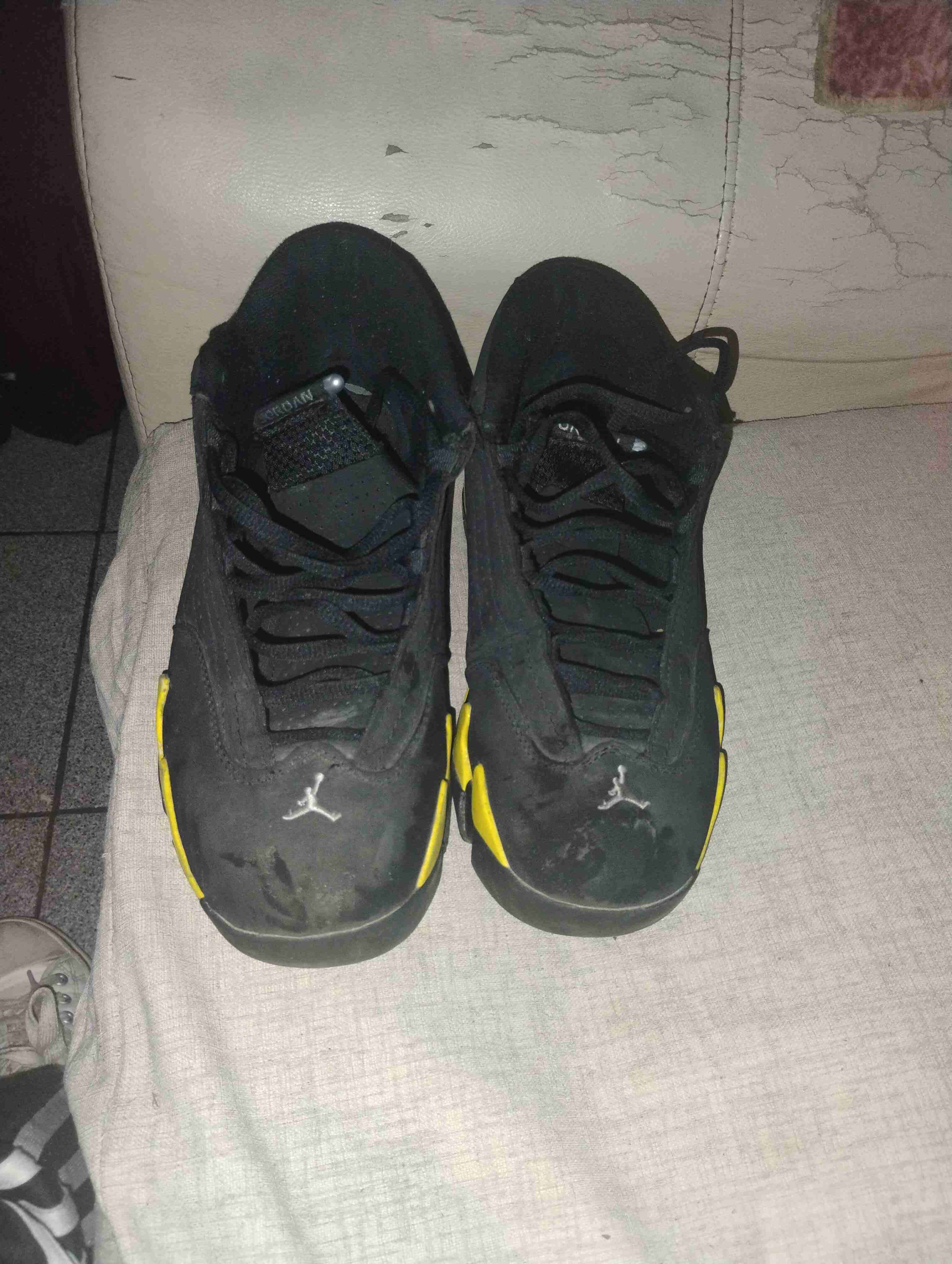 Zapatillas deportivas negras y amarillas - miniatura 3