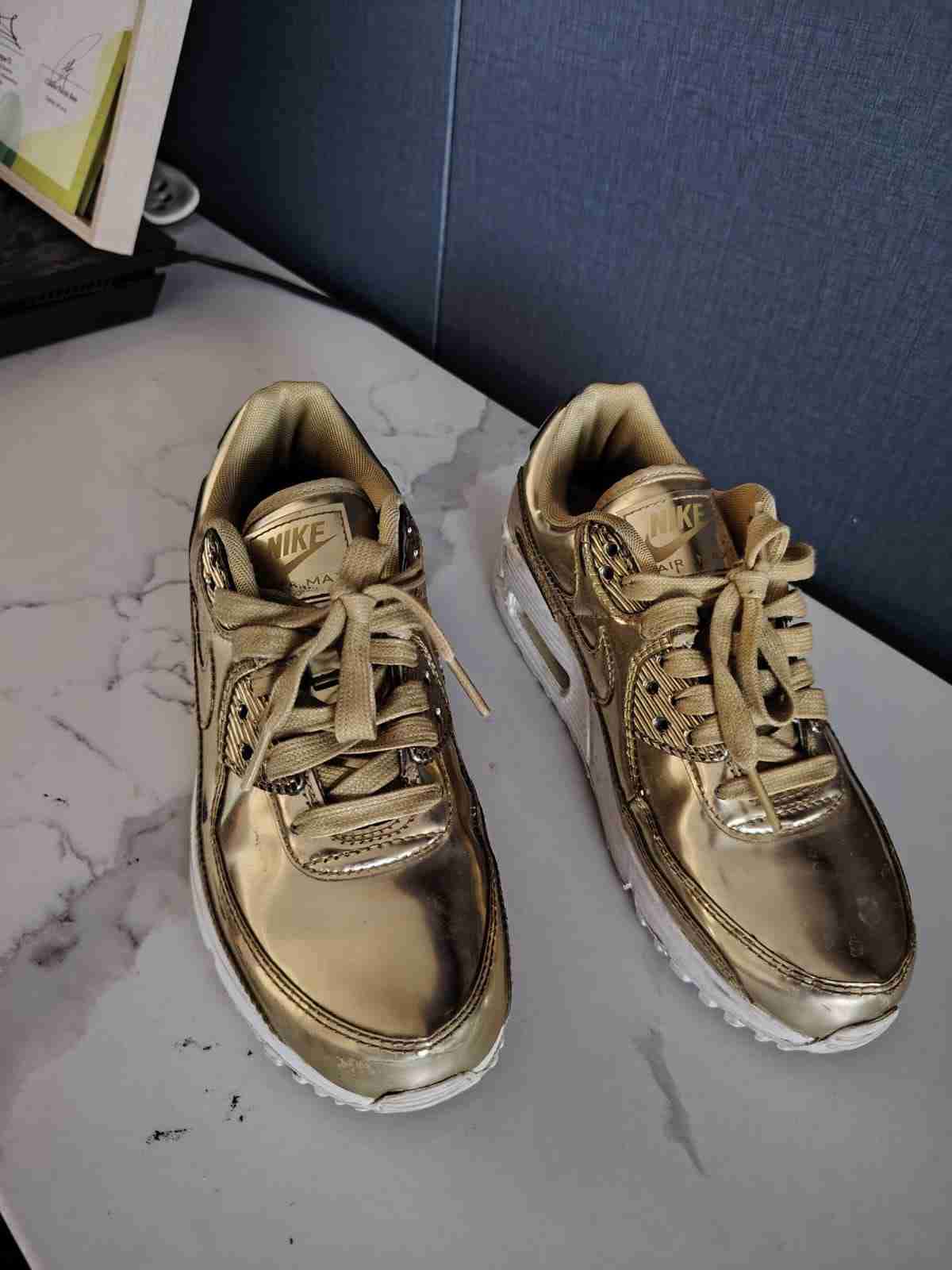 Zapatillas doradas  Nike Air Max - miniatura 2