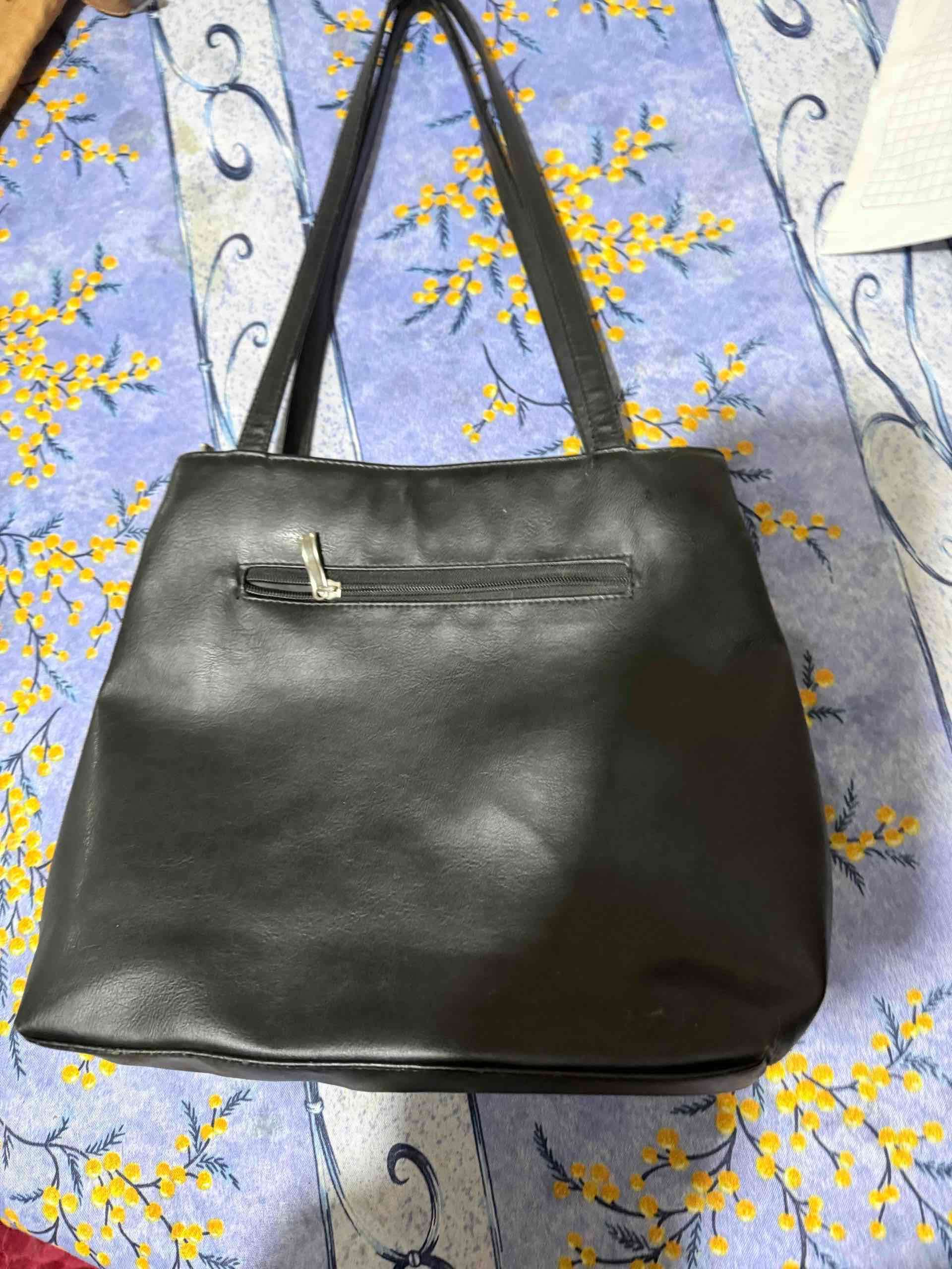 Cartera negra de cuero sintetico - miniatura 2