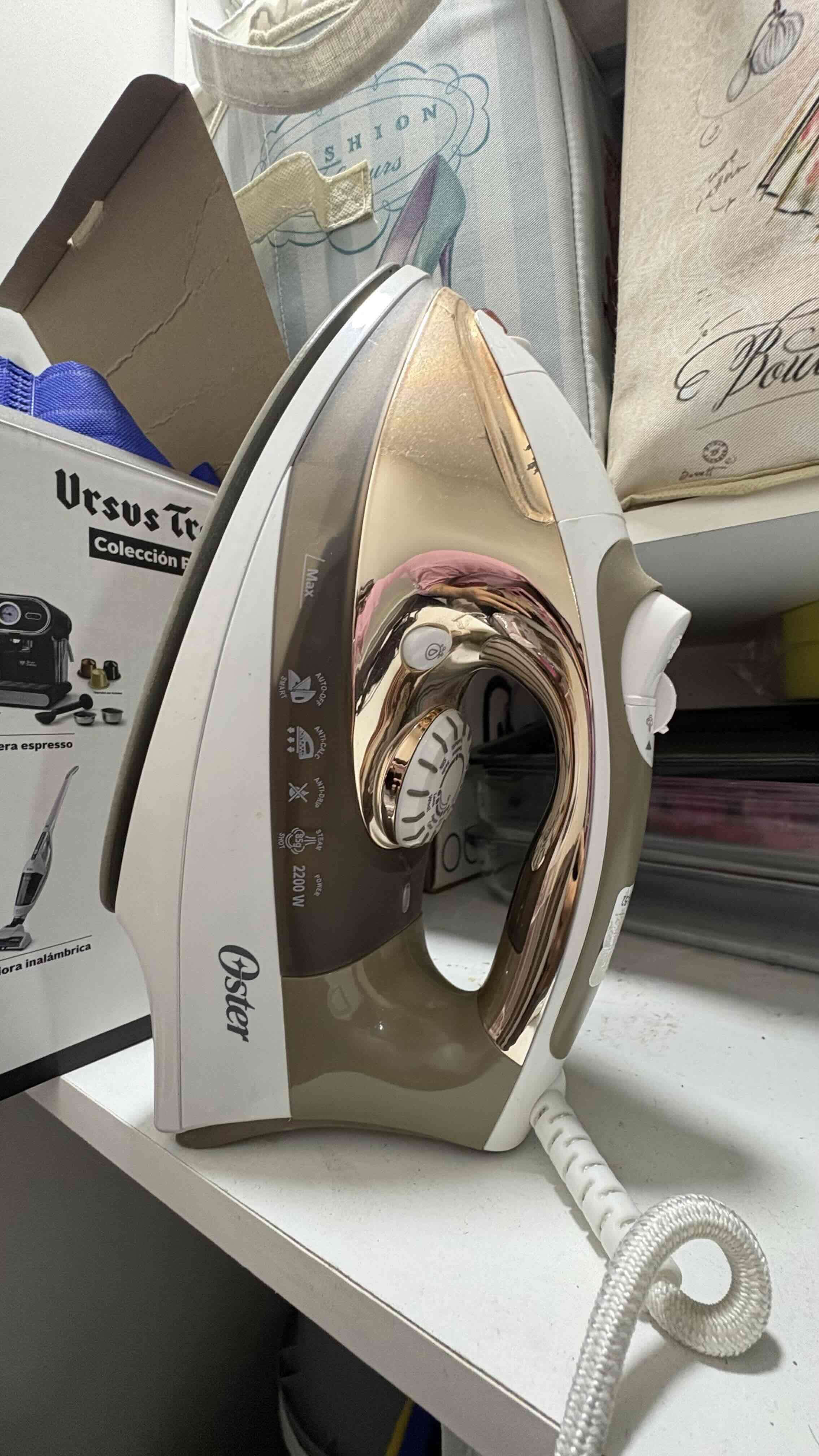 Plancha Oster dorada 2200W - 1