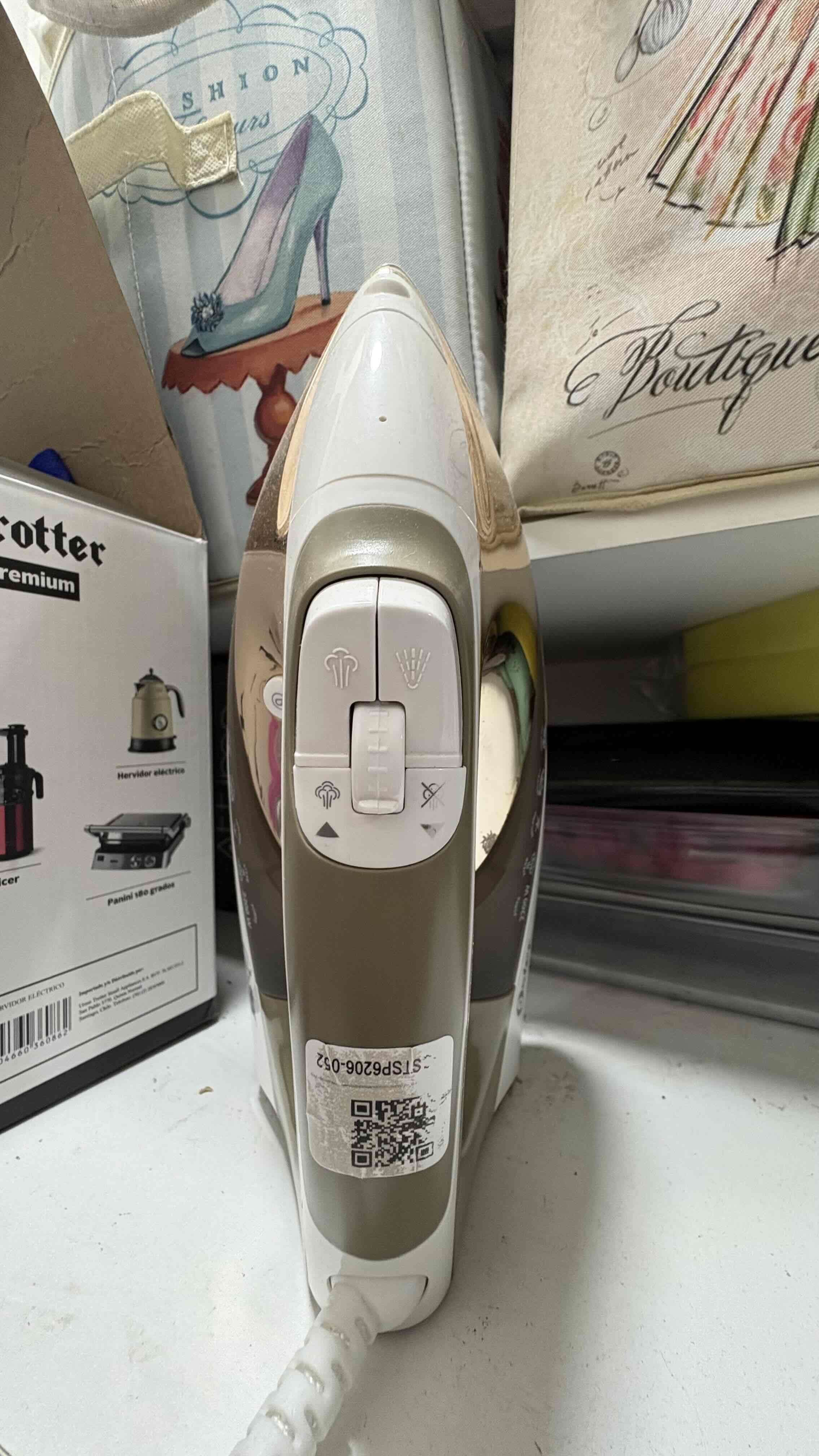 Plancha Oster dorada 2200W - 2