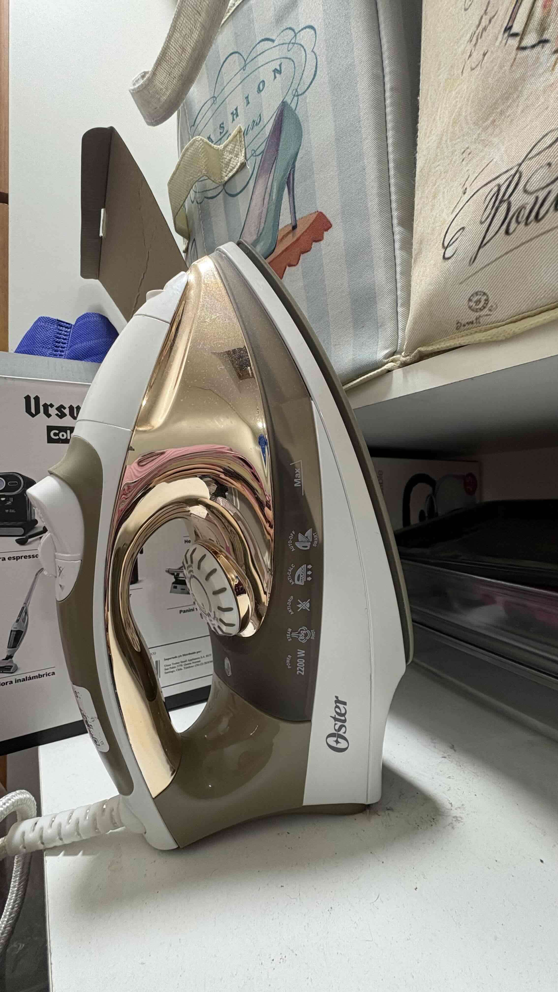 Plancha Oster dorada 2200W - 3