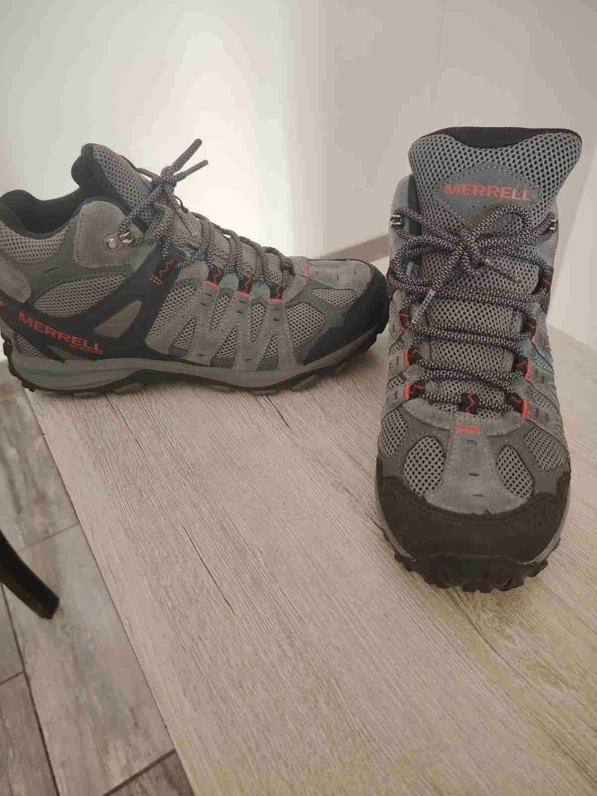 Zapatillas Merrell de trekking grises - 3