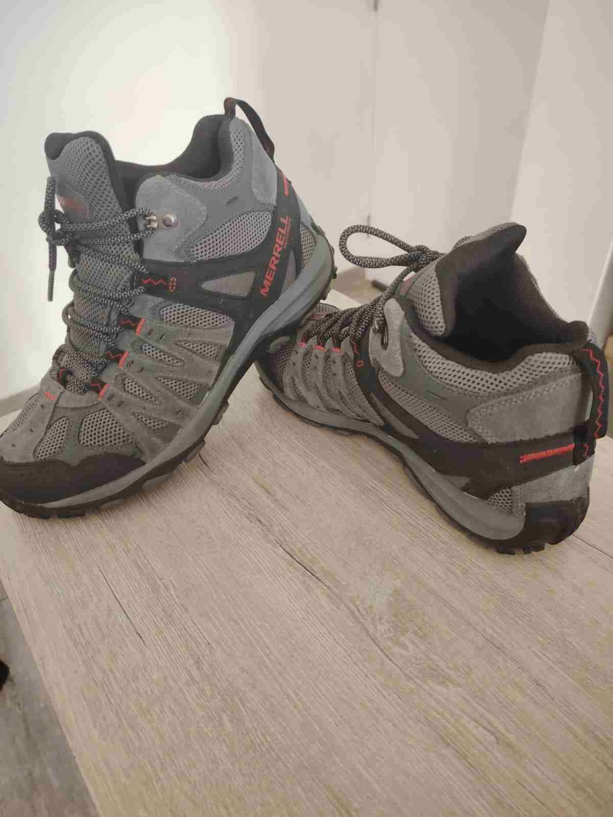 Zapatillas Merrell de trekking grises - 4