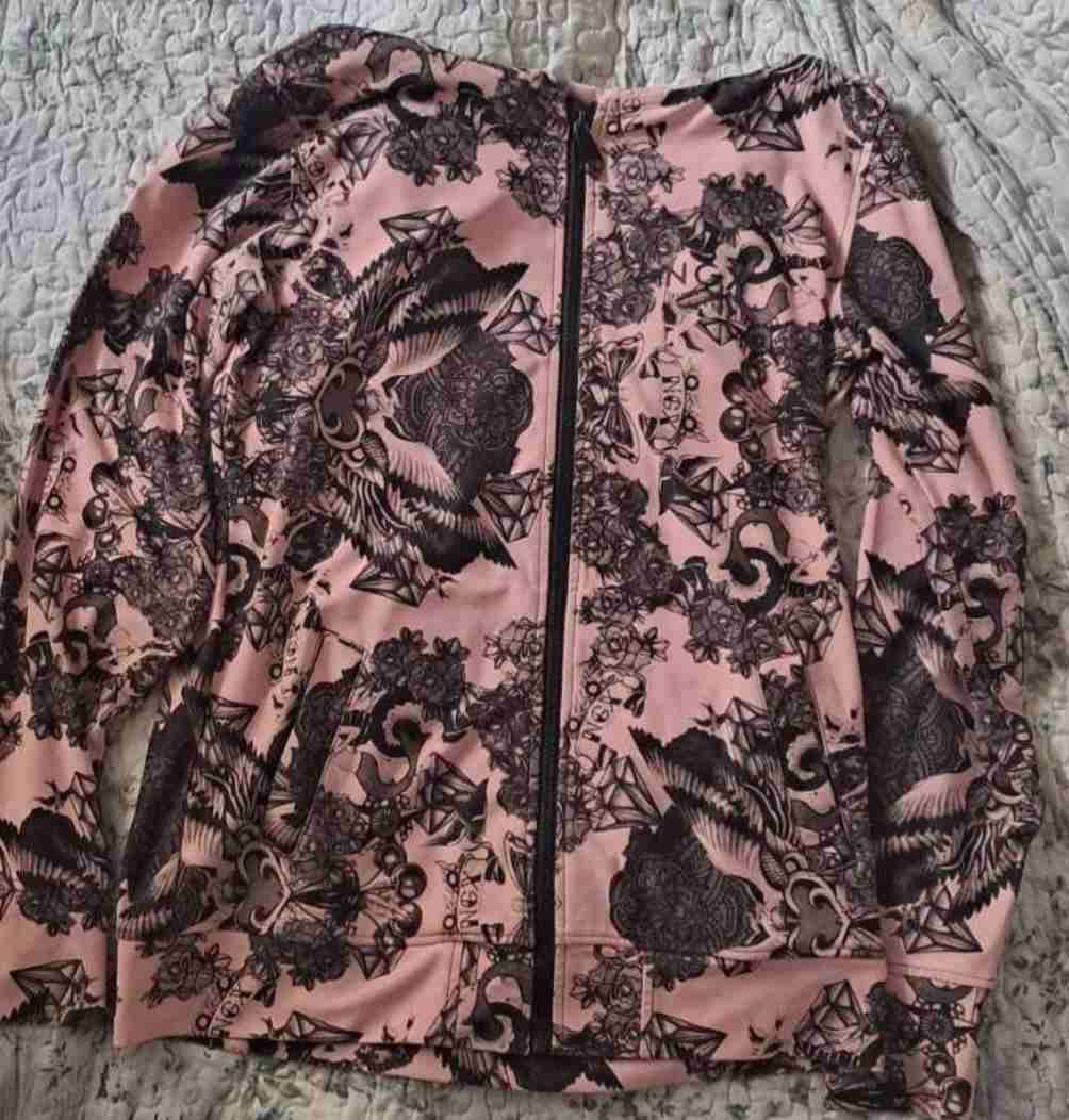 Polerón rosado con estampado