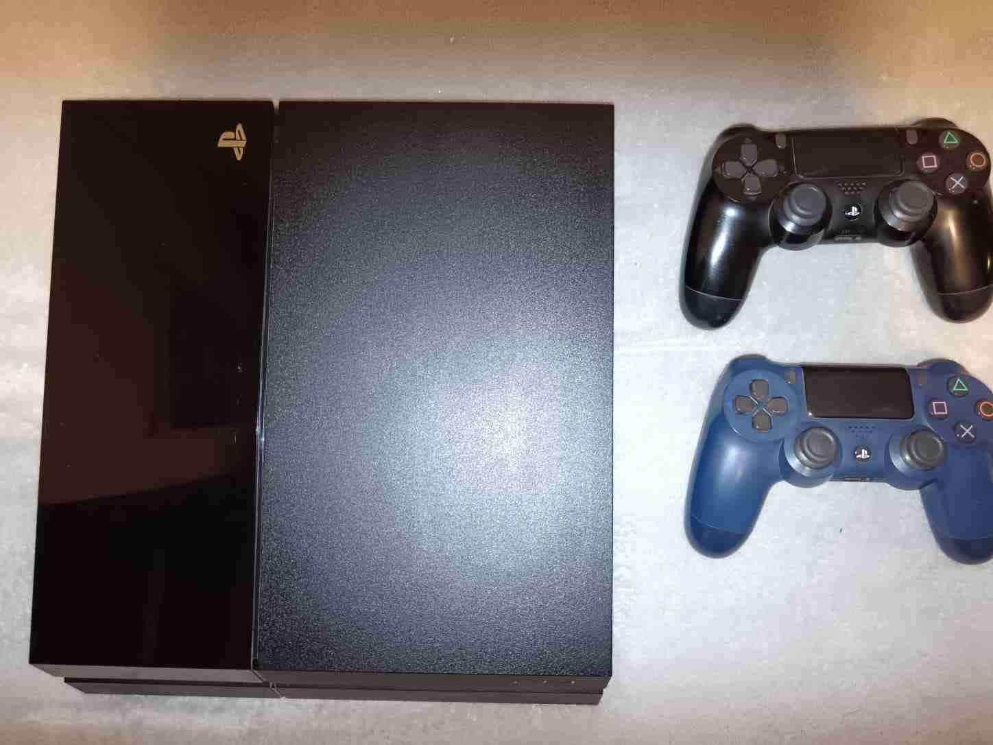 Consola PS4 con dos controles - miniatura 2
