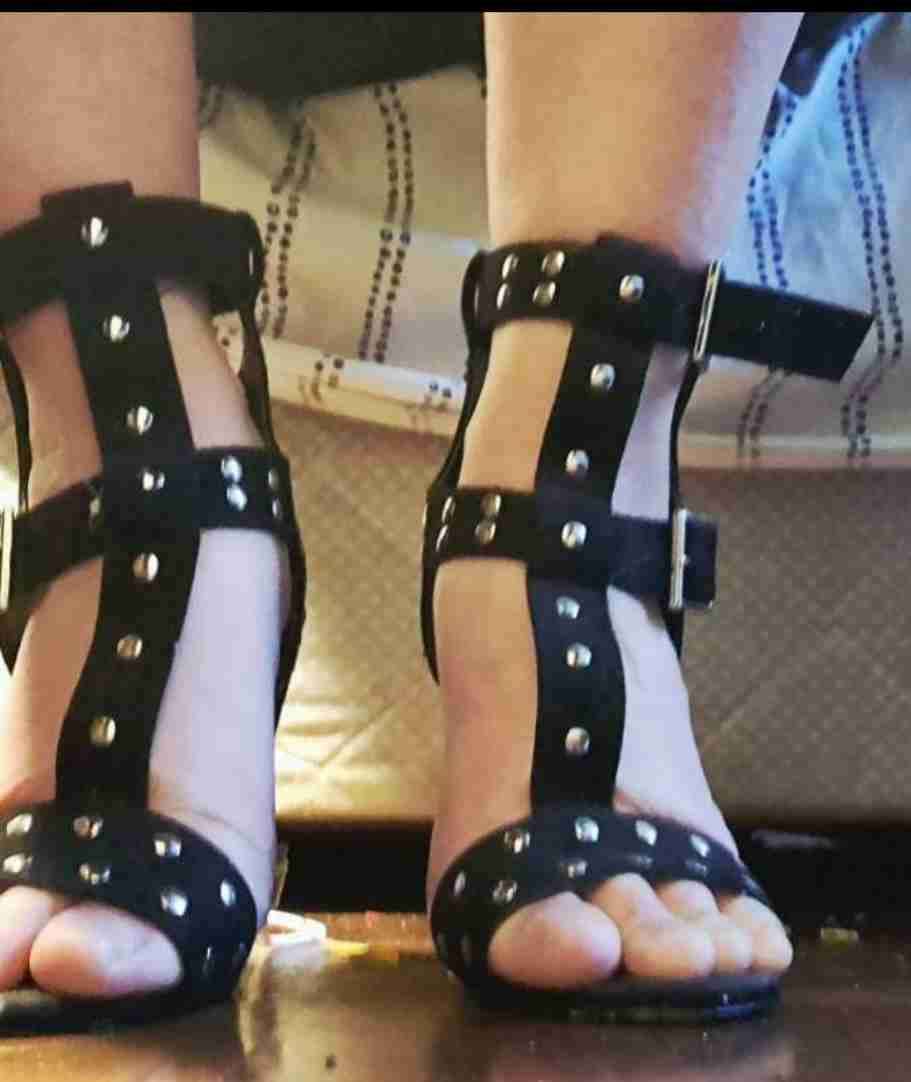 Sandalia negra con tachas - miniatura 4