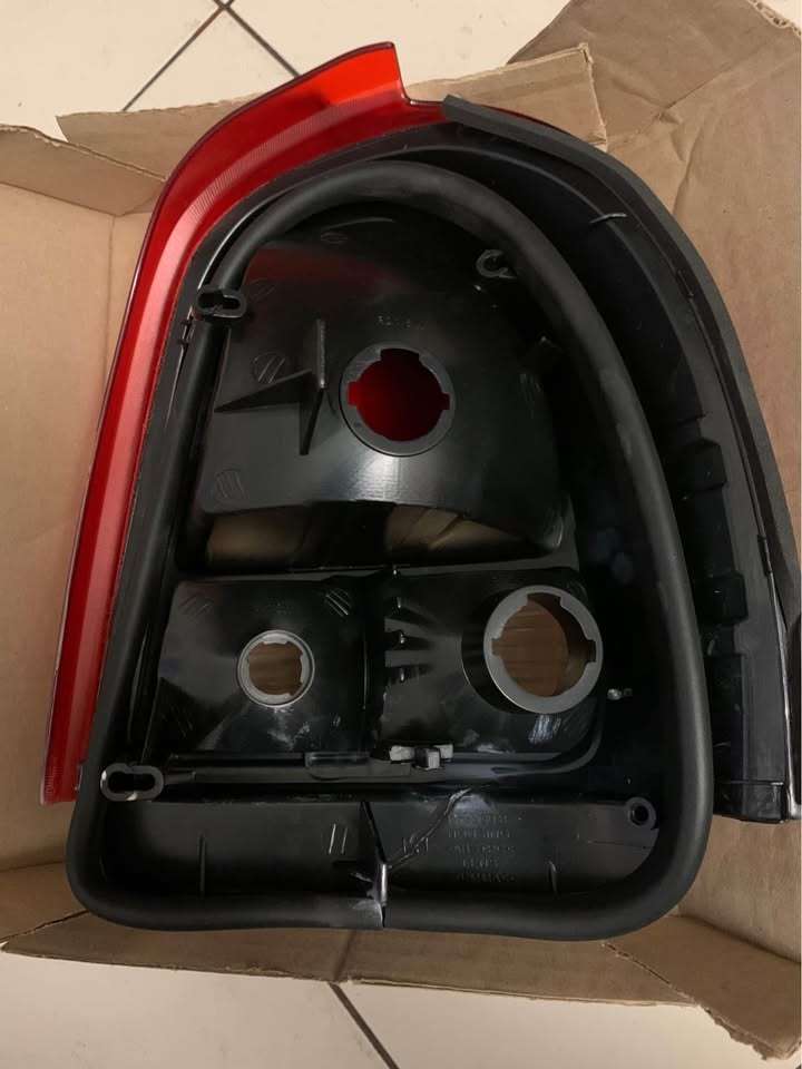 Foco trasero Izquierdo Corsa 2011 3 puertas - miniatura 3