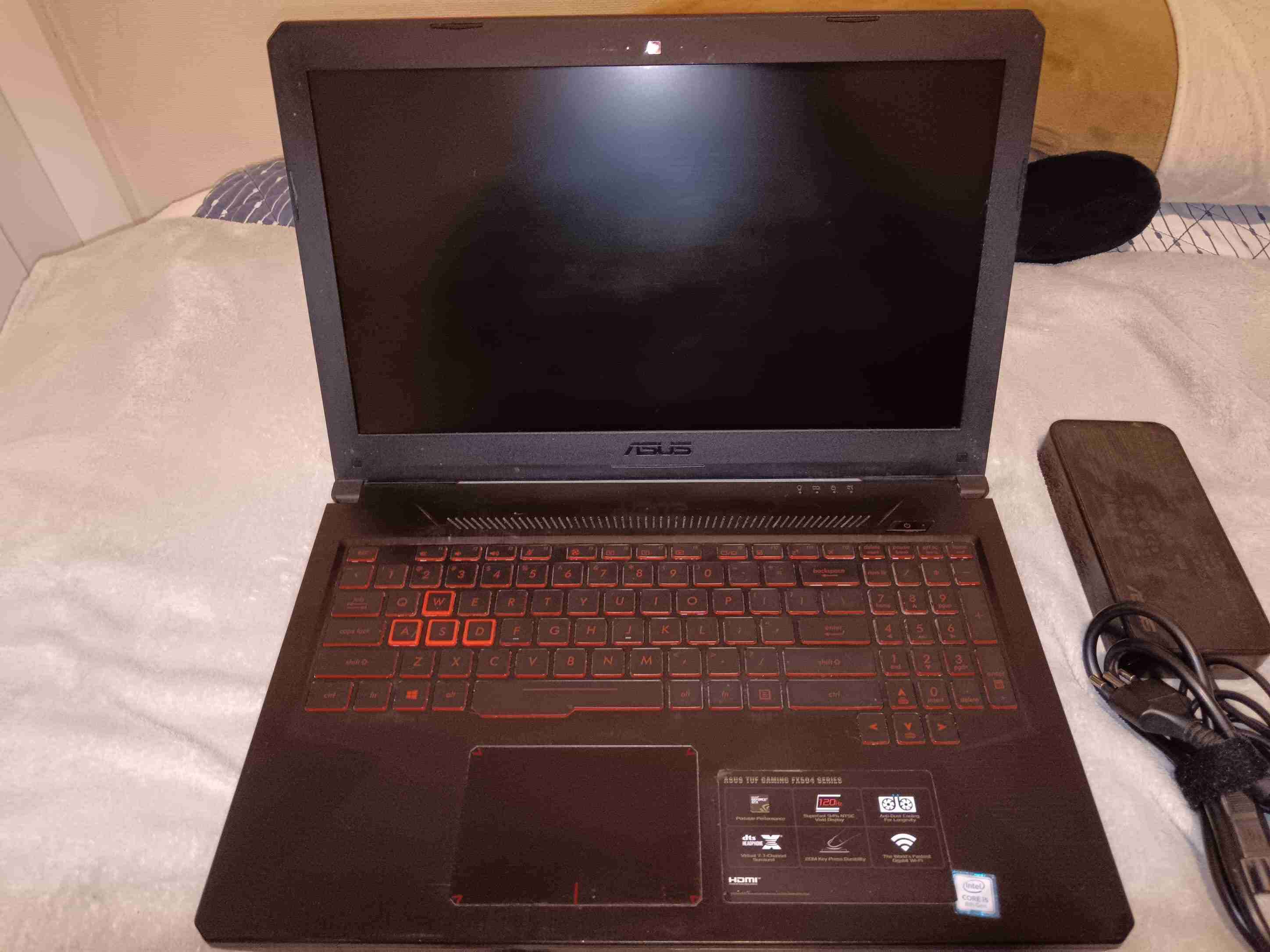 Laptop ASUS TUF FX504 con cargador - miniatura 2