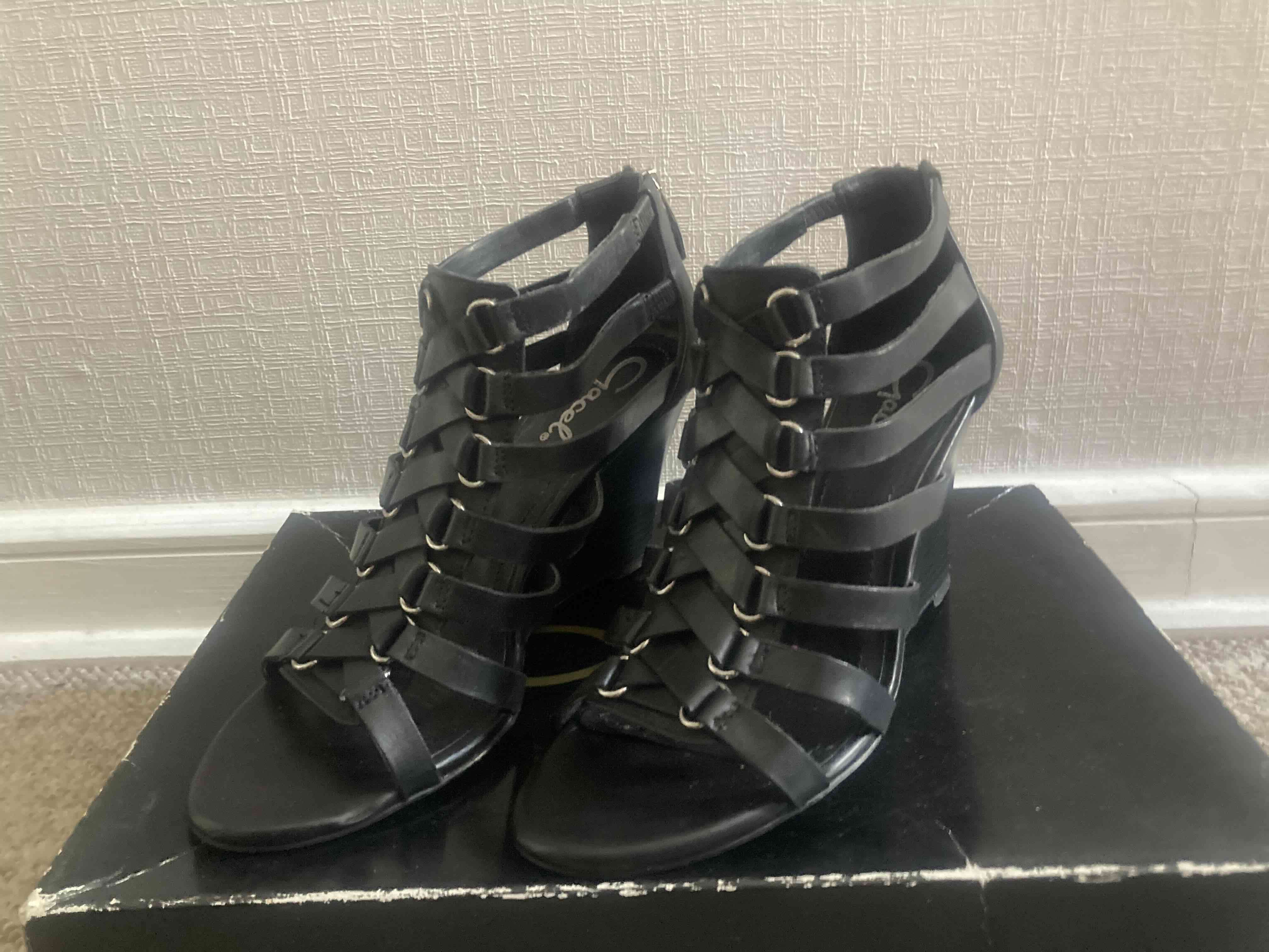 Sandalias negras de mujer - miniatura 3