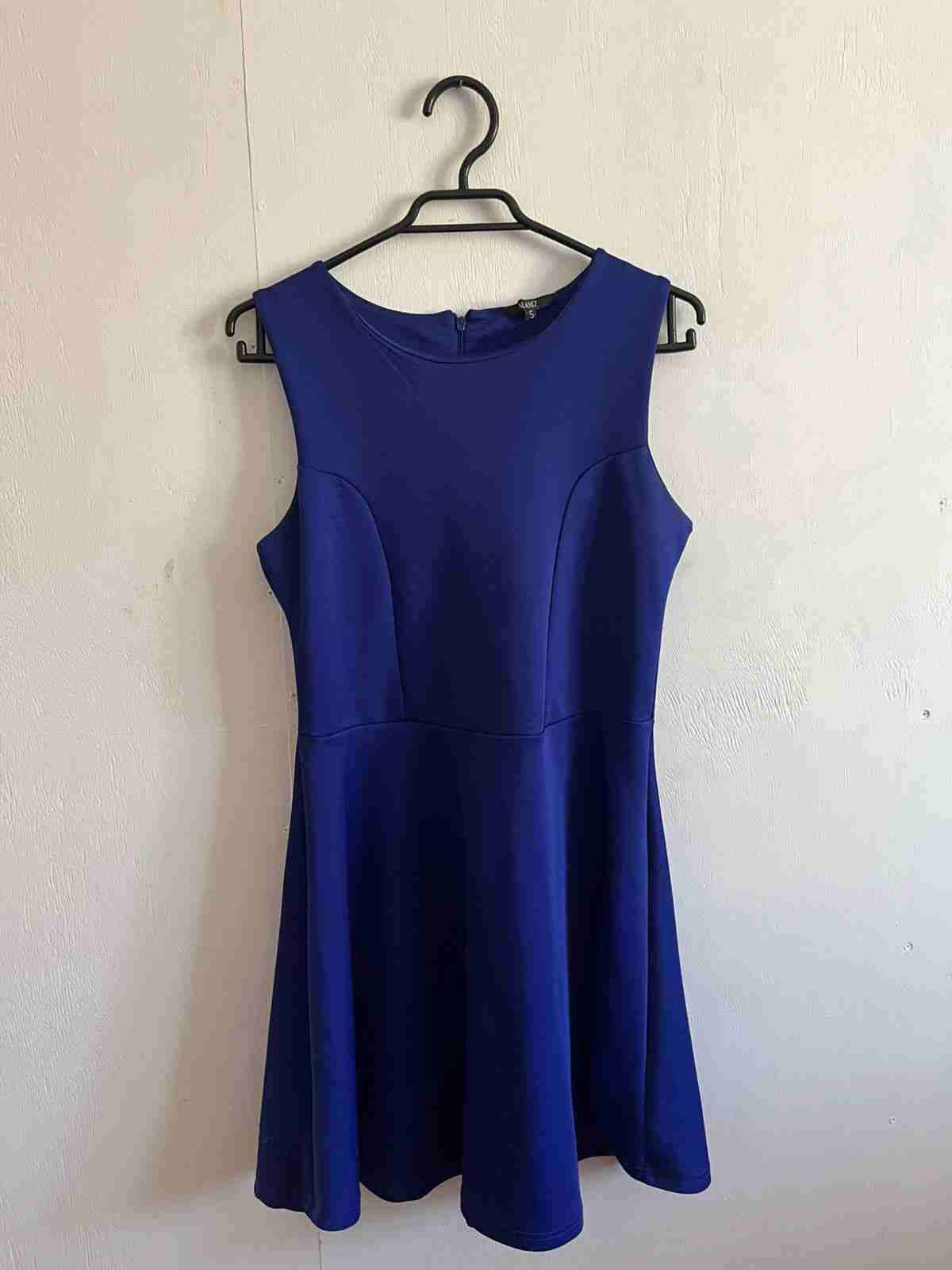 Vestido azul sin mangas