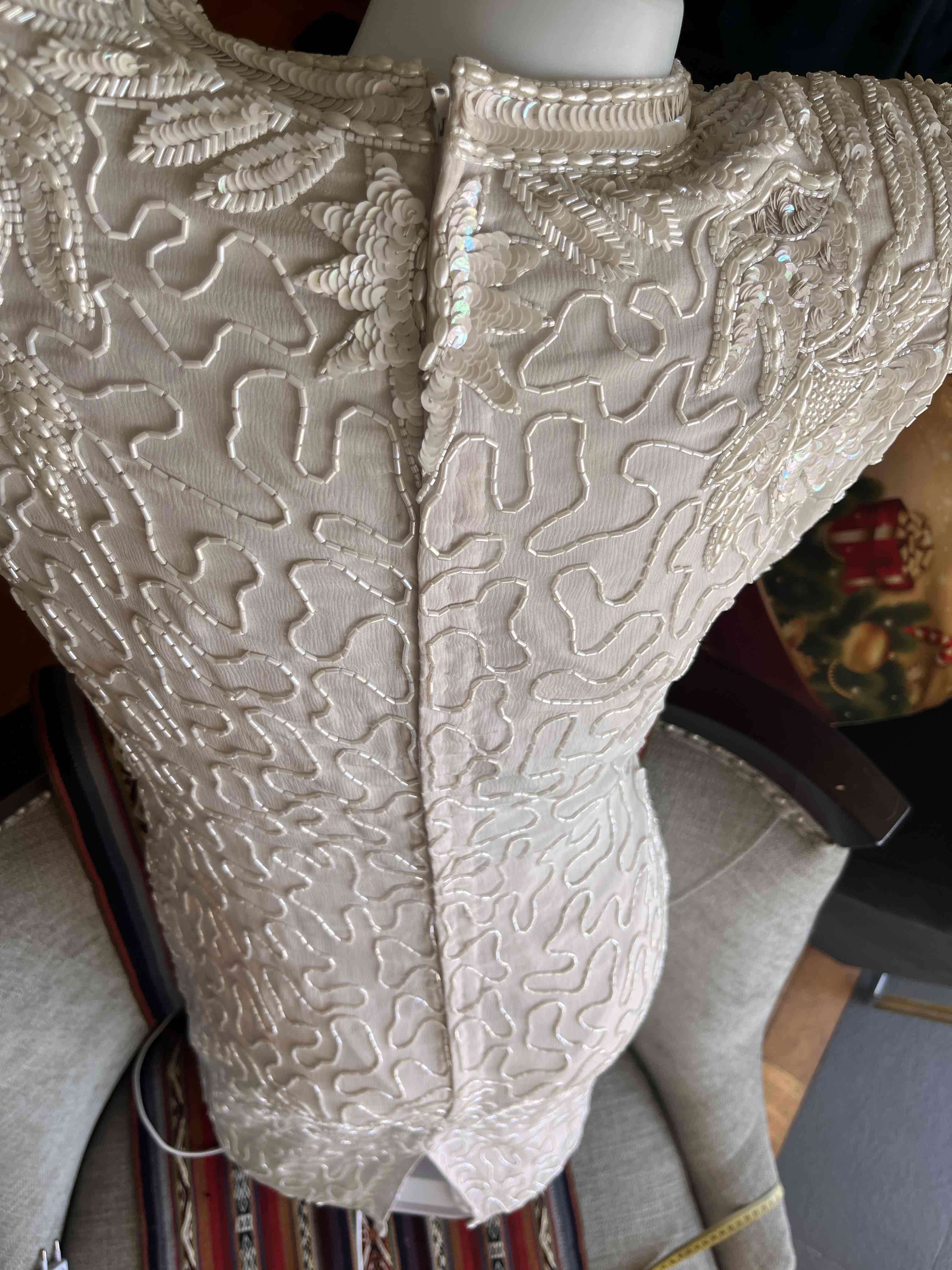 Vestido elegante bordado beige - miniatura 4