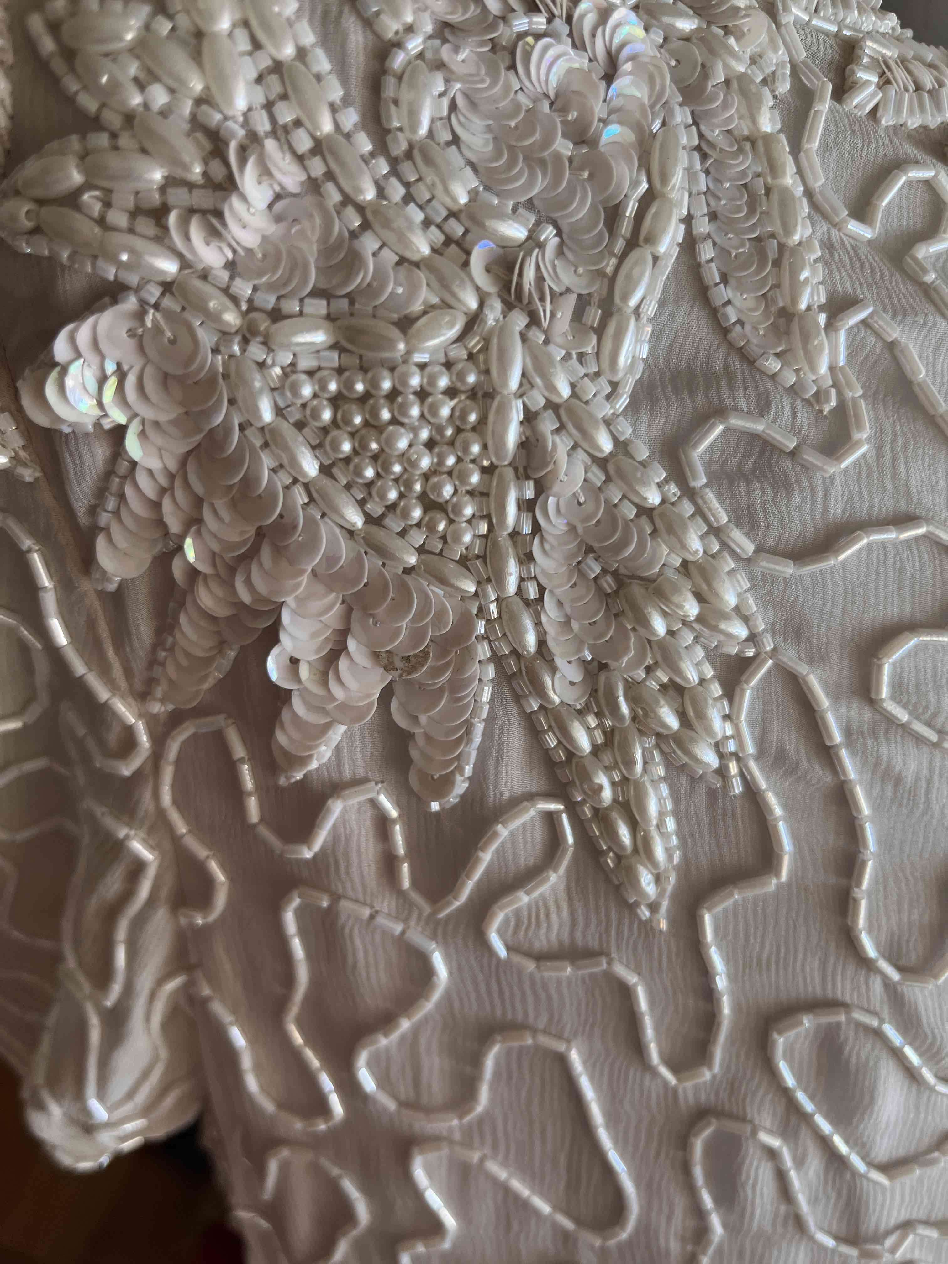 Vestido elegante bordado beige - miniatura 5