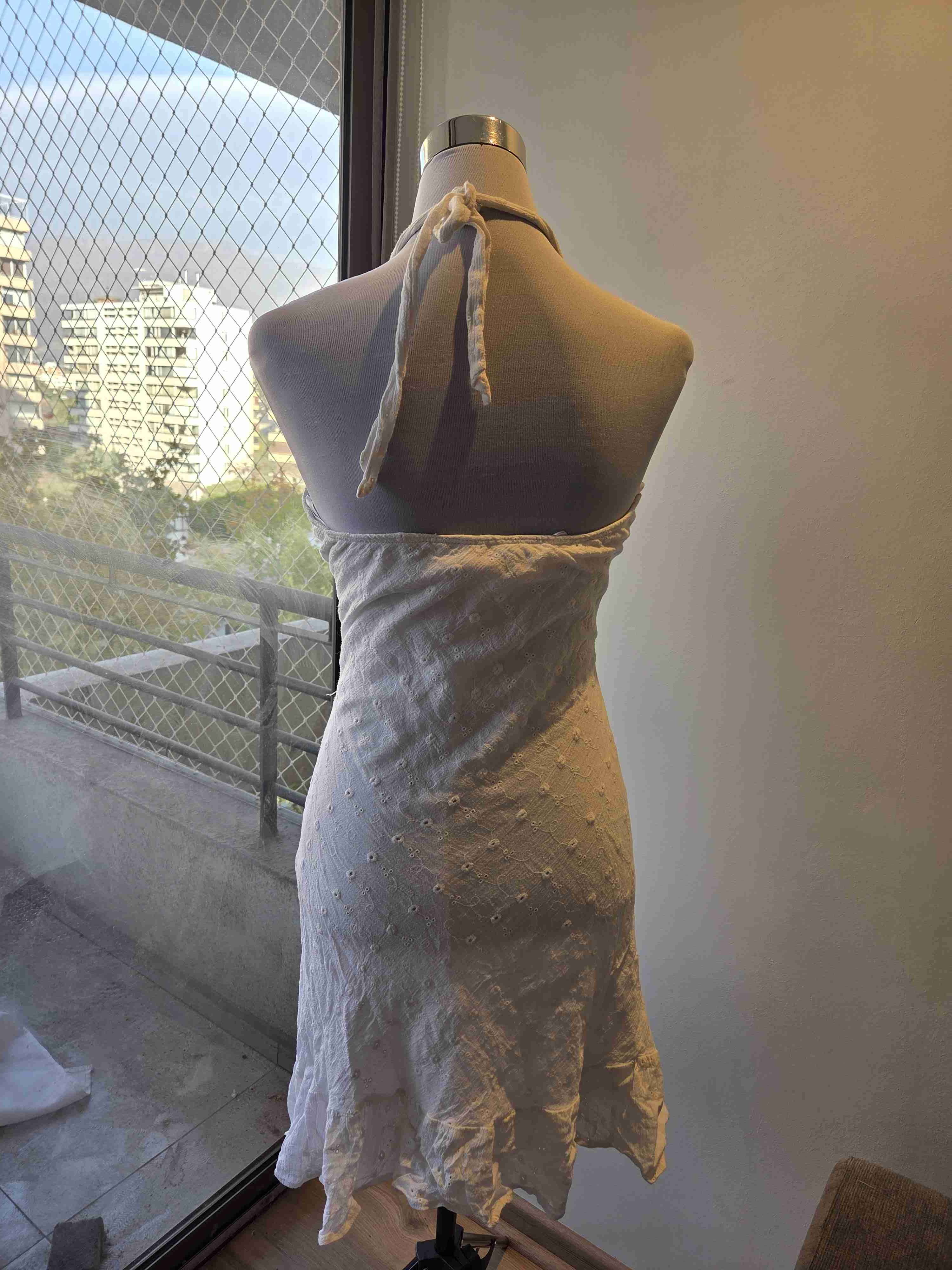 Vestido blanco halter - miniatura 5