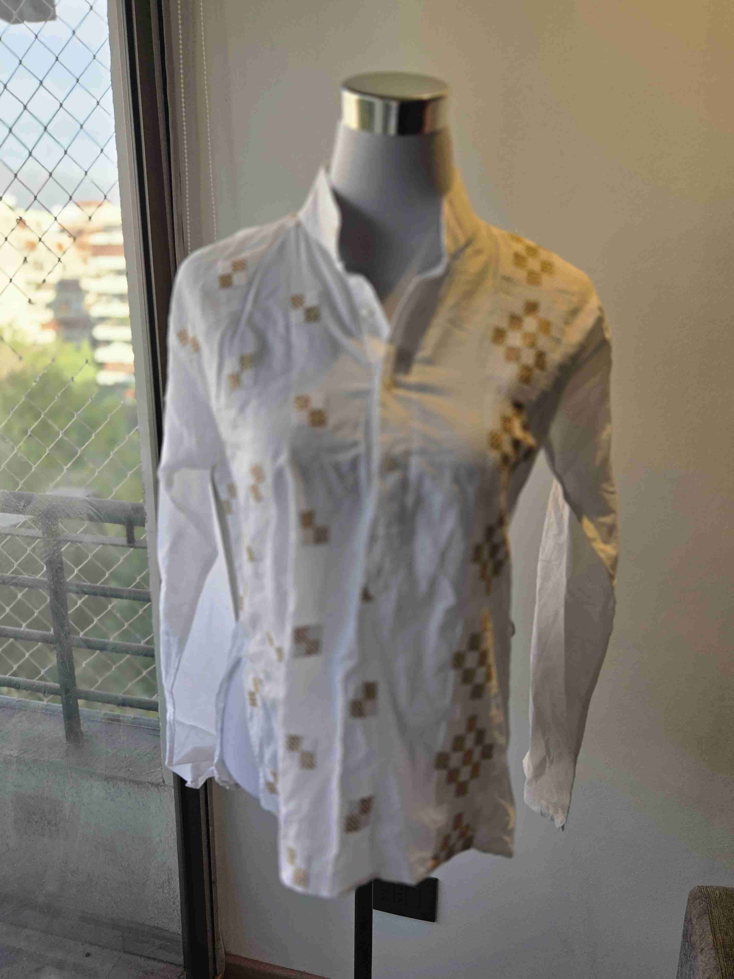 Blusa blanca con bordados - 4
