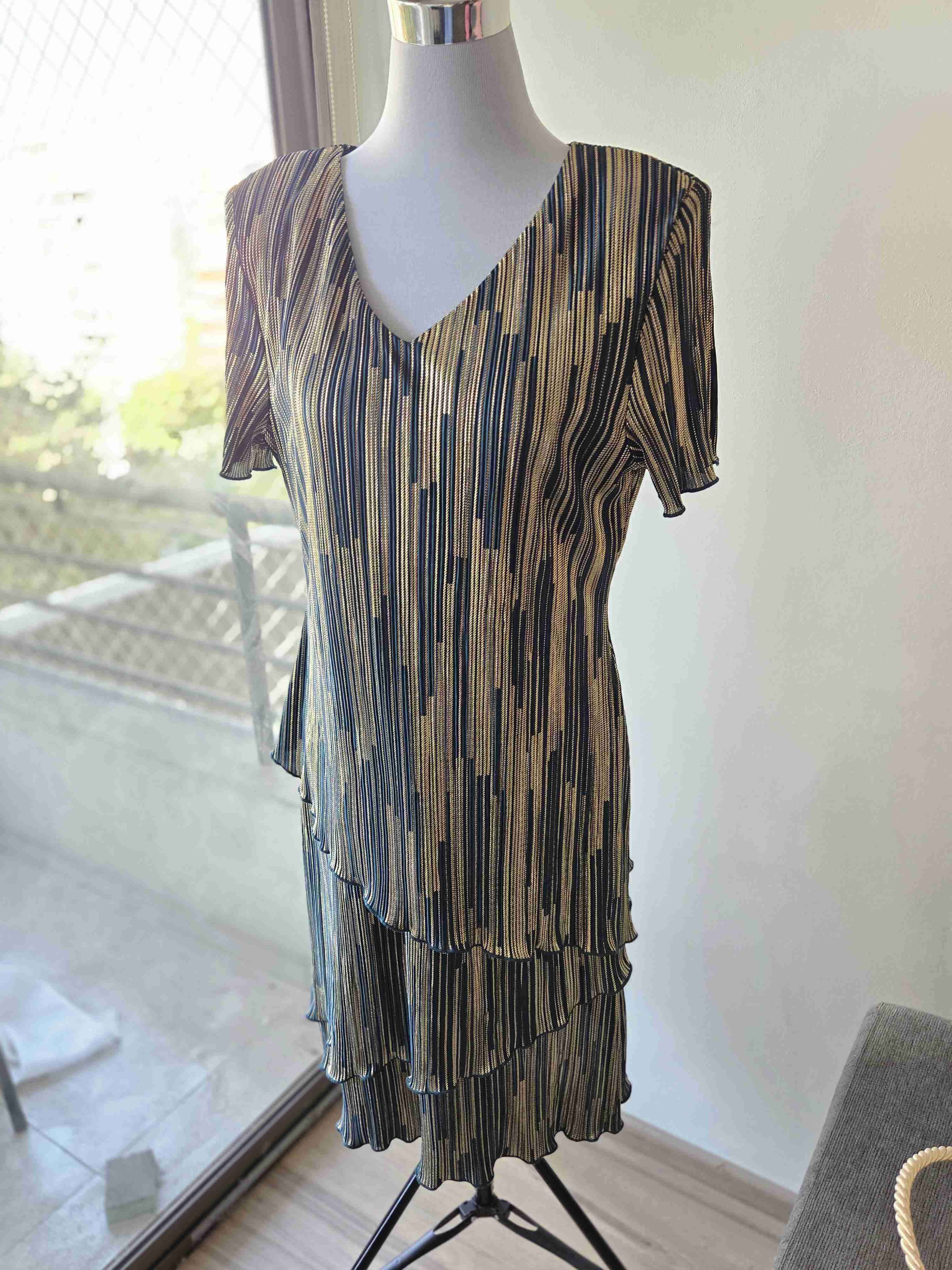 Vestido plisado de rayas - miniatura 1