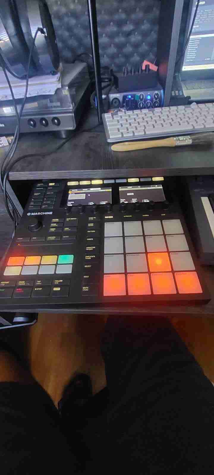 Controlador de producción musical MASCHINE mk3 - miniatura 2