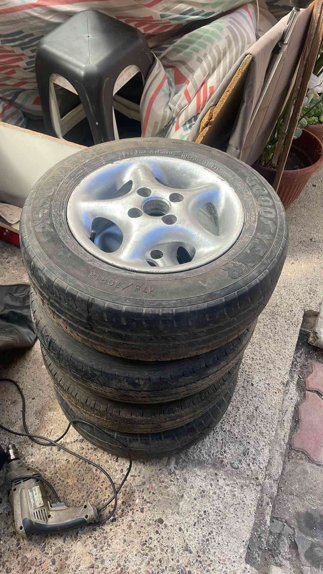 Juego de llantas con neumáticos usados - miniatura 2