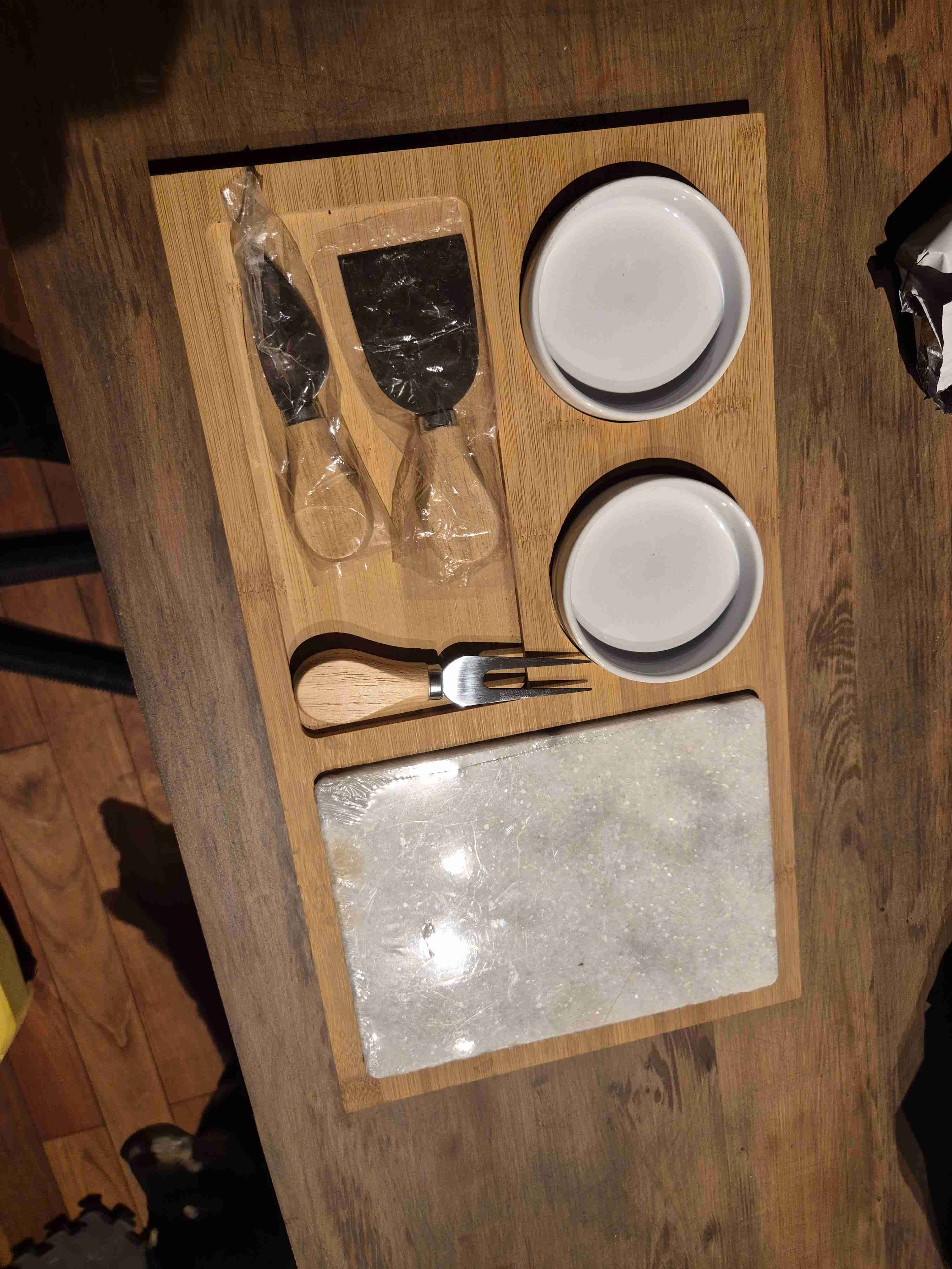 Set de tabla de quesos de madera y mármol - miniatura 2