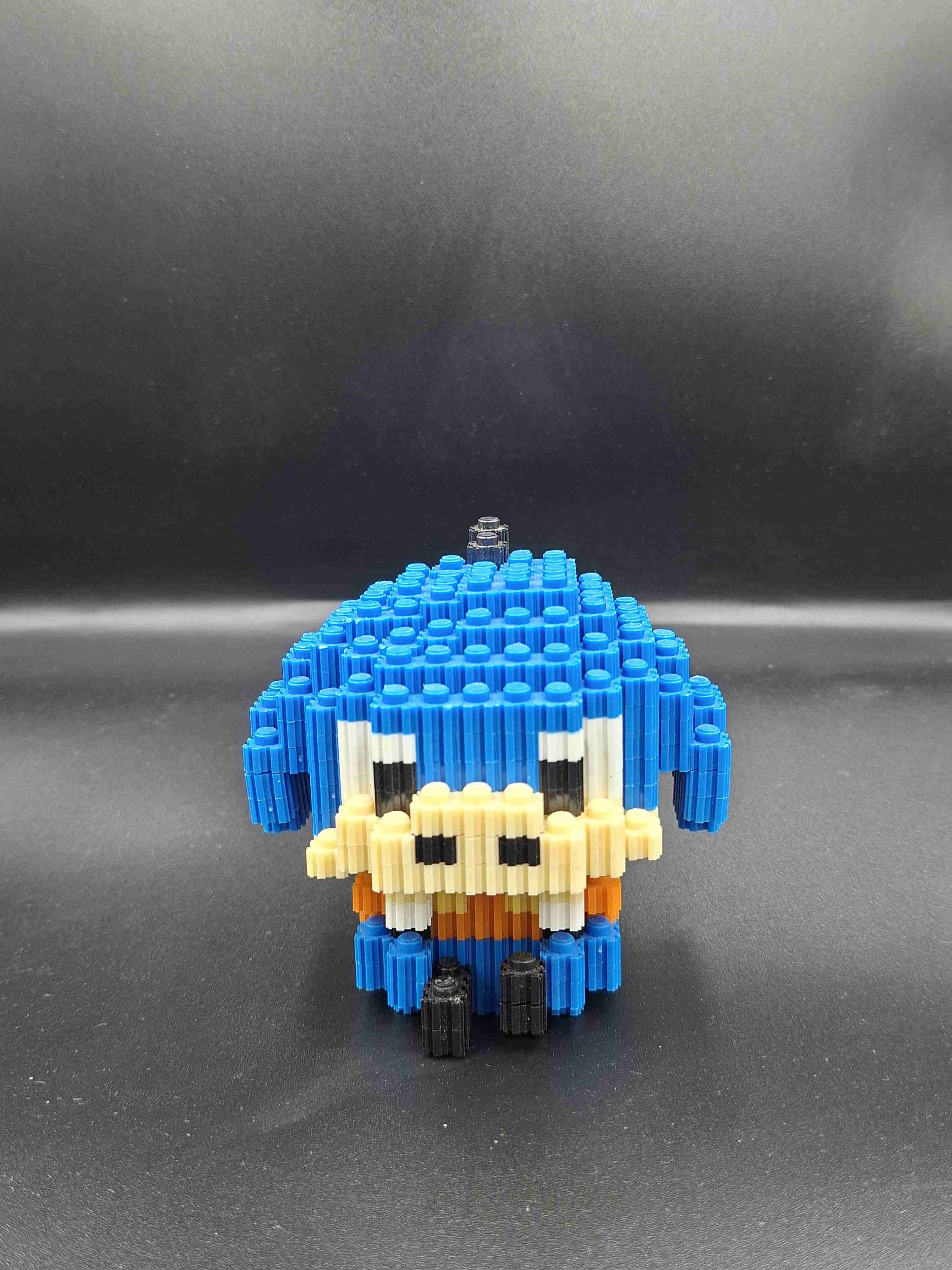 Muñeco decorativo hecho con bloques - miniatura 1