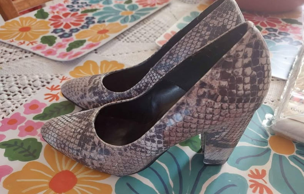 Zapatos tacón alto estampado serpiente - miniatura 1