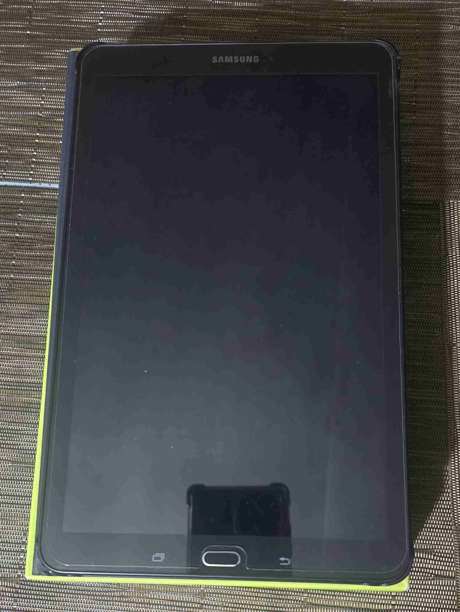 Tablet Samsung con funda - miniatura 1