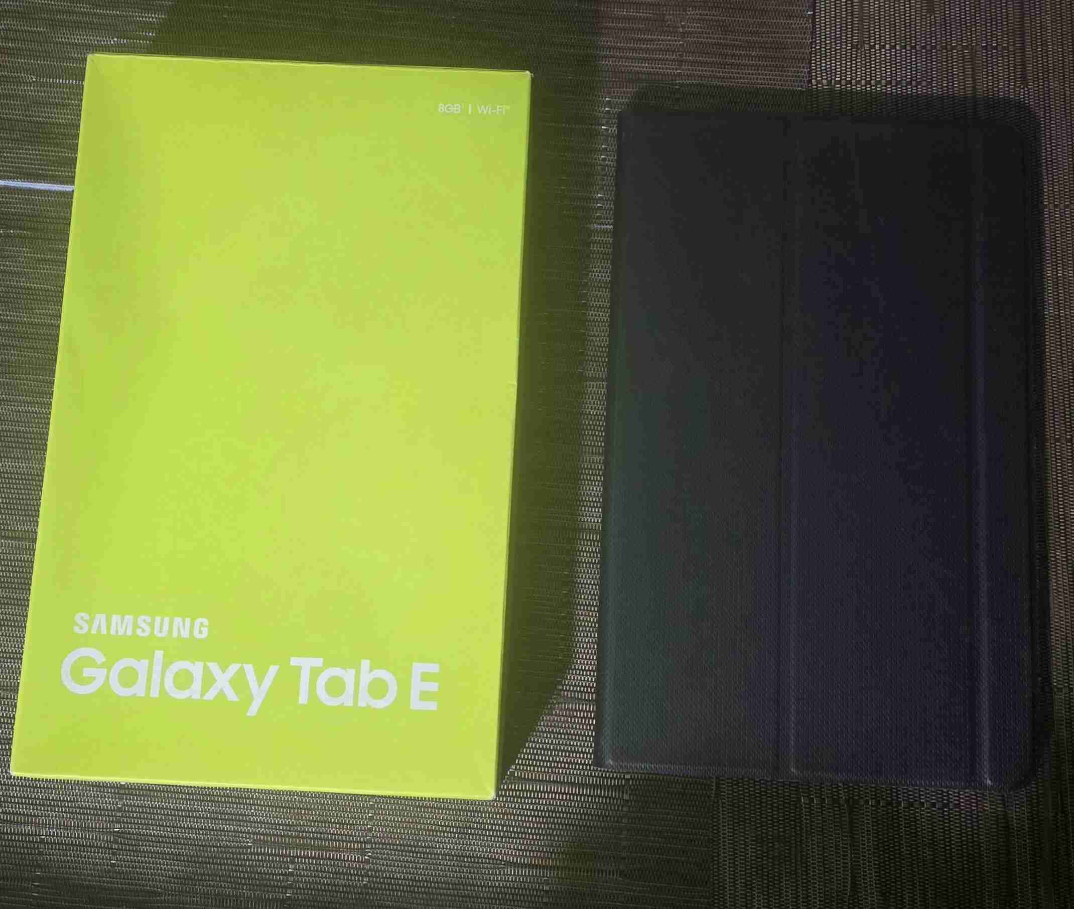 Tablet Samsung con funda - miniatura 2