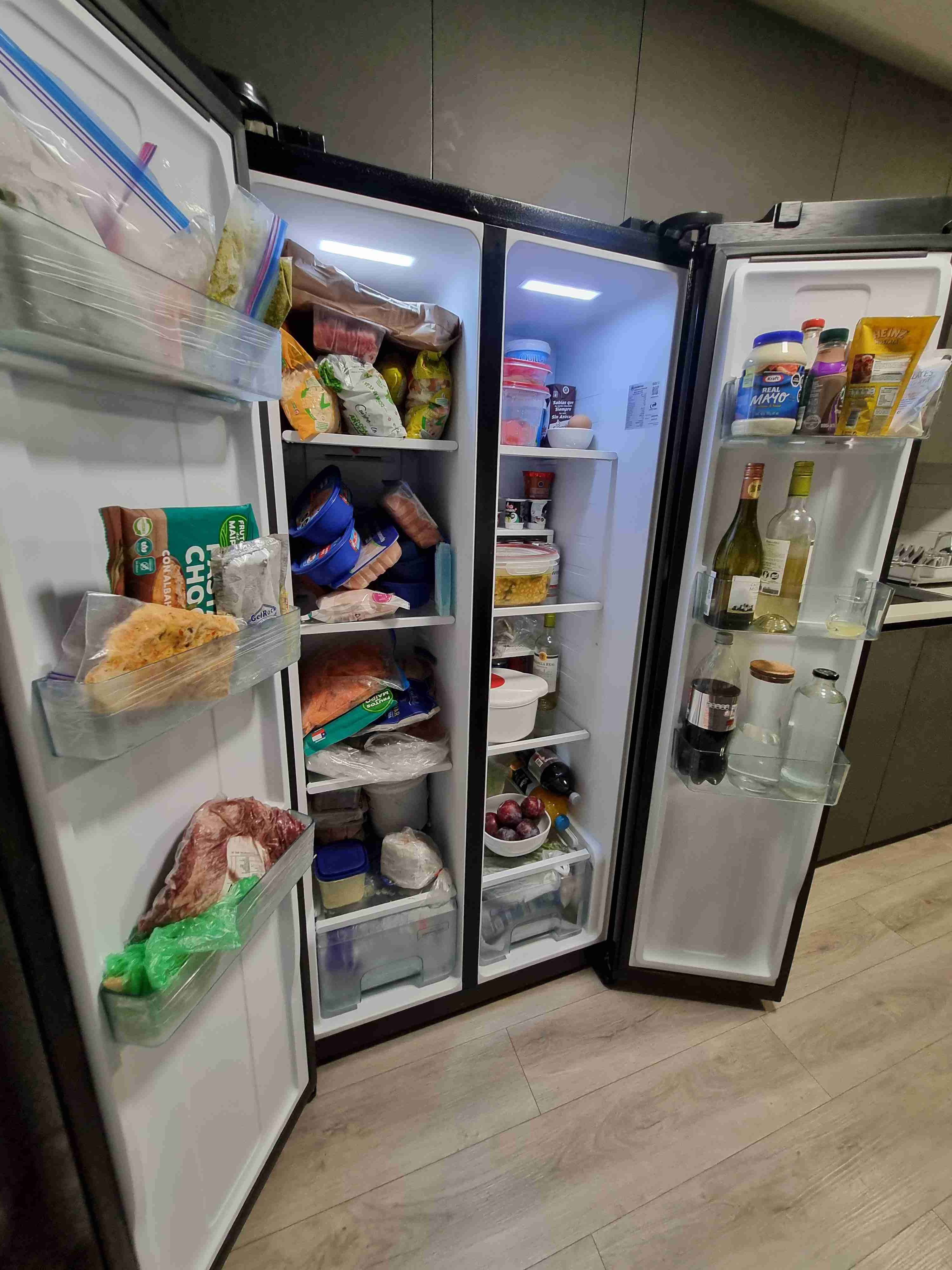 Refrigerador Samsung negro doble puerta - 2