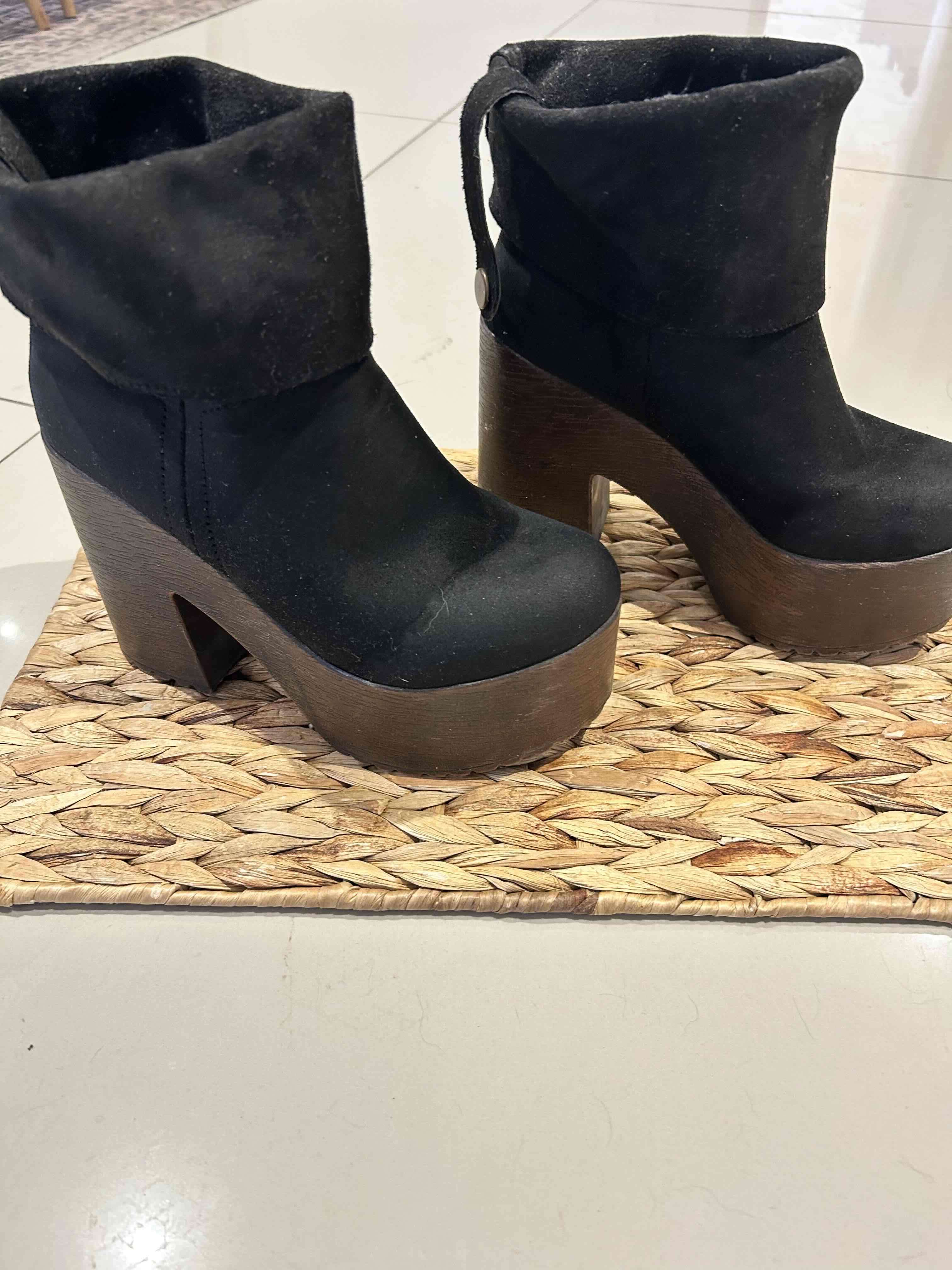 Botines negros de tacón alto - miniatura 2