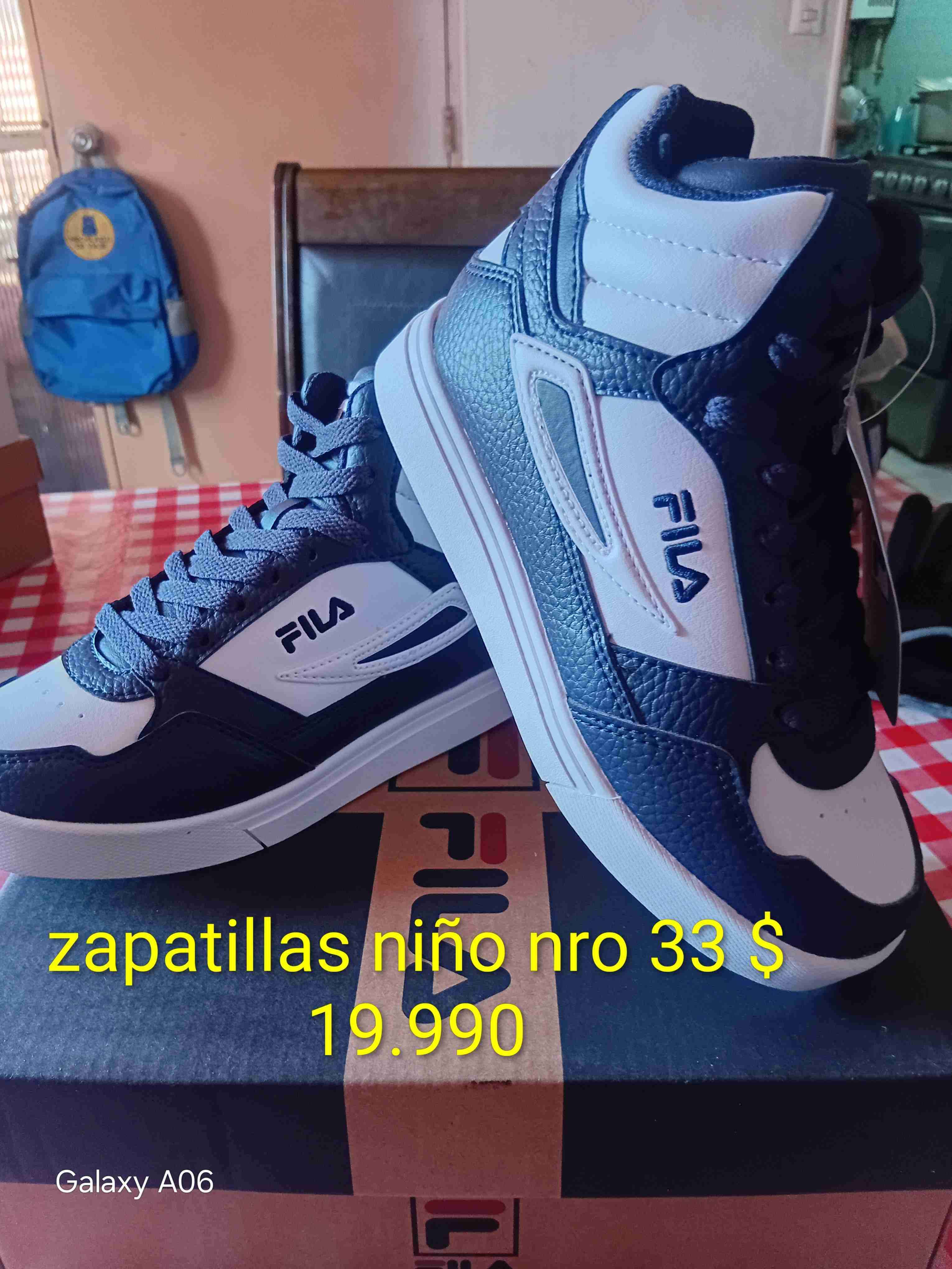 Zapatillas niño Fila negras - miniatura 1
