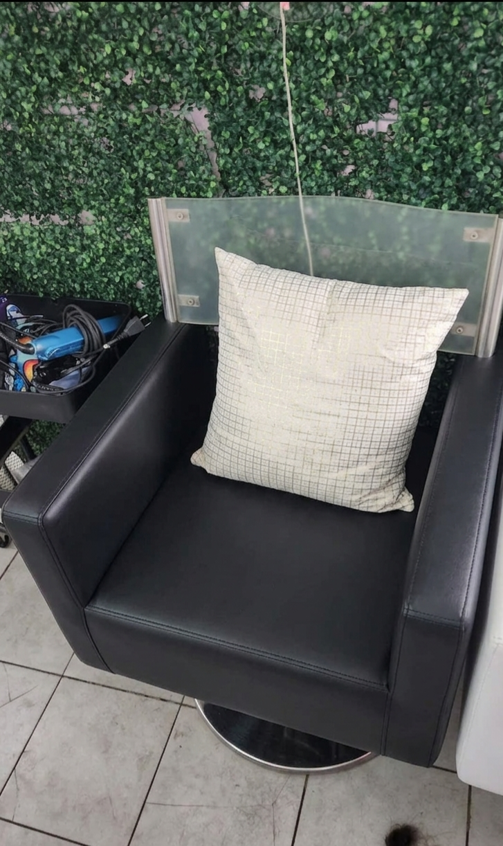 Sillas de peluquería negras - miniatura 2