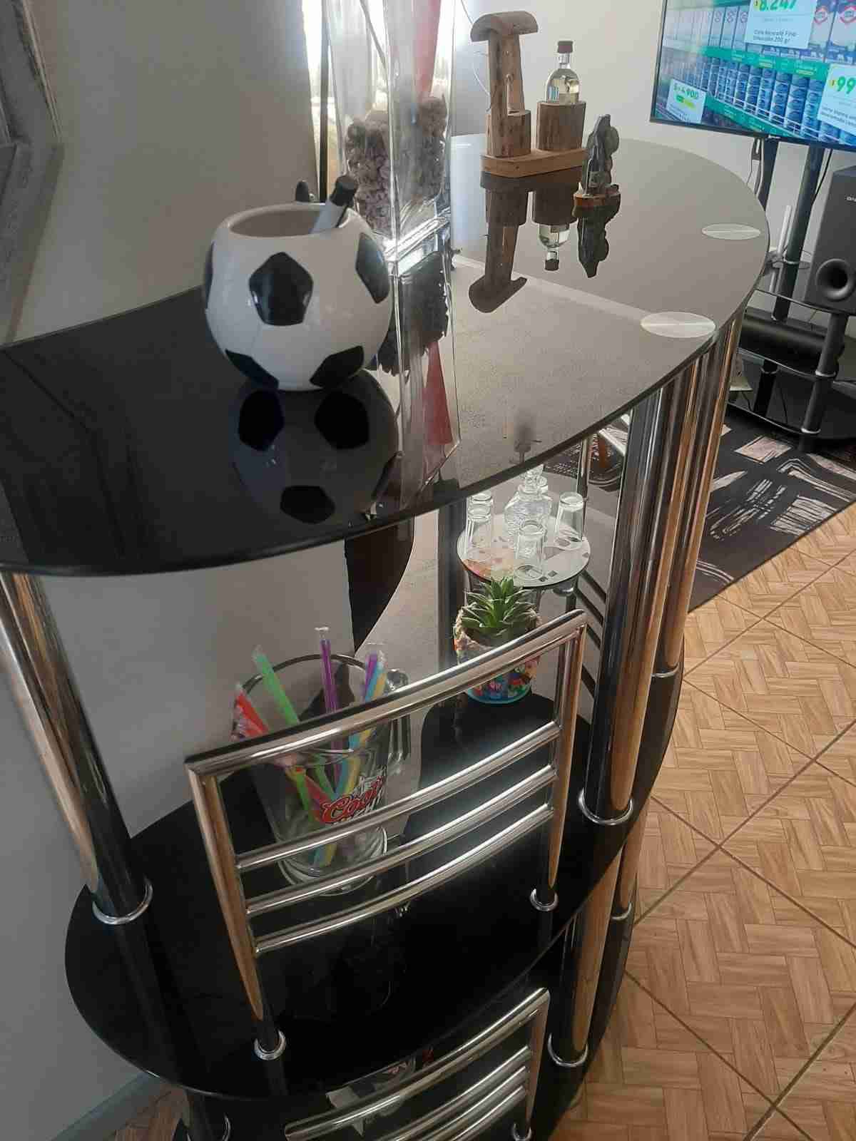 Barra de bar de vidrio y metal - miniatura 4