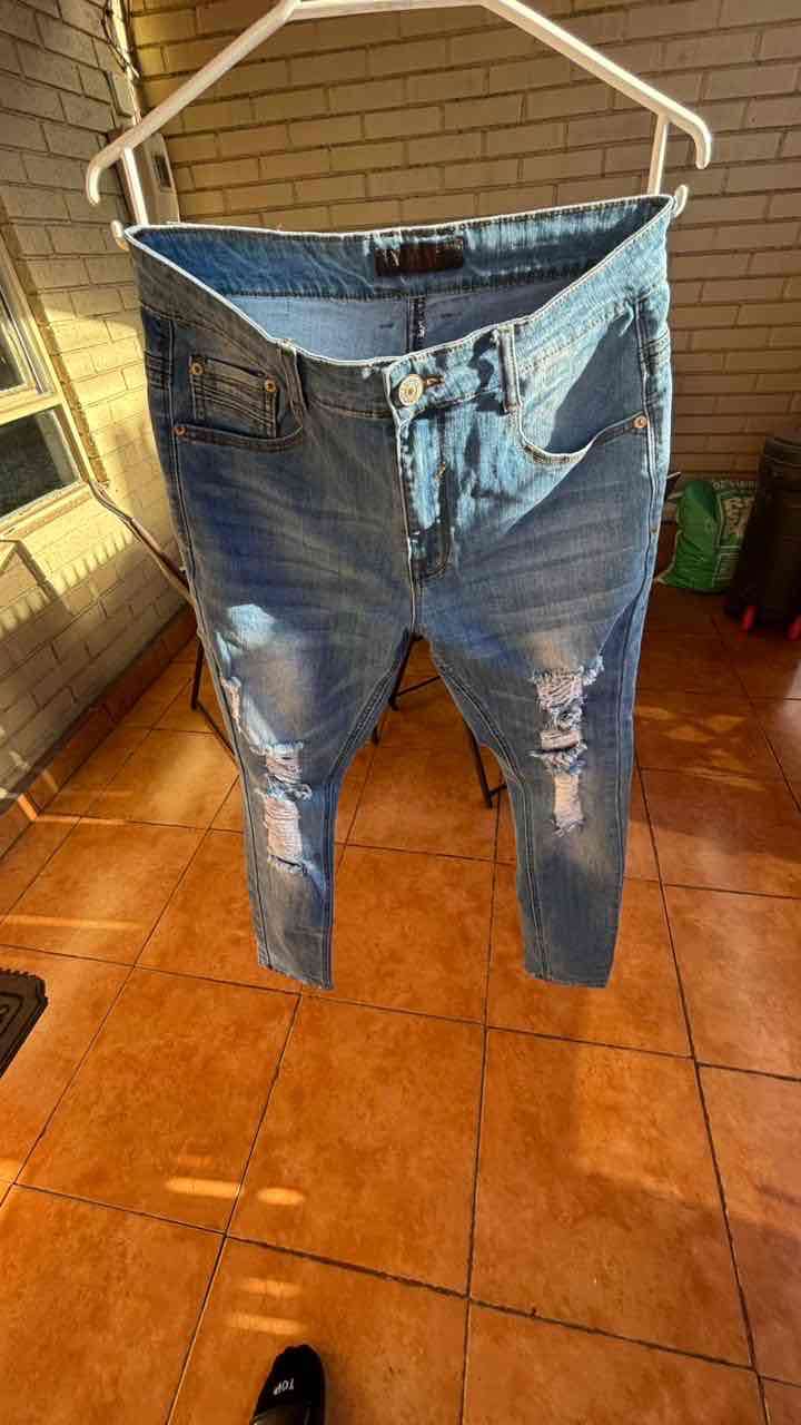 Jeans azules desgastados - miniatura 1