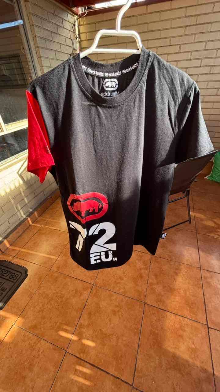 Polera Ecko Unltd negra y roja - 1