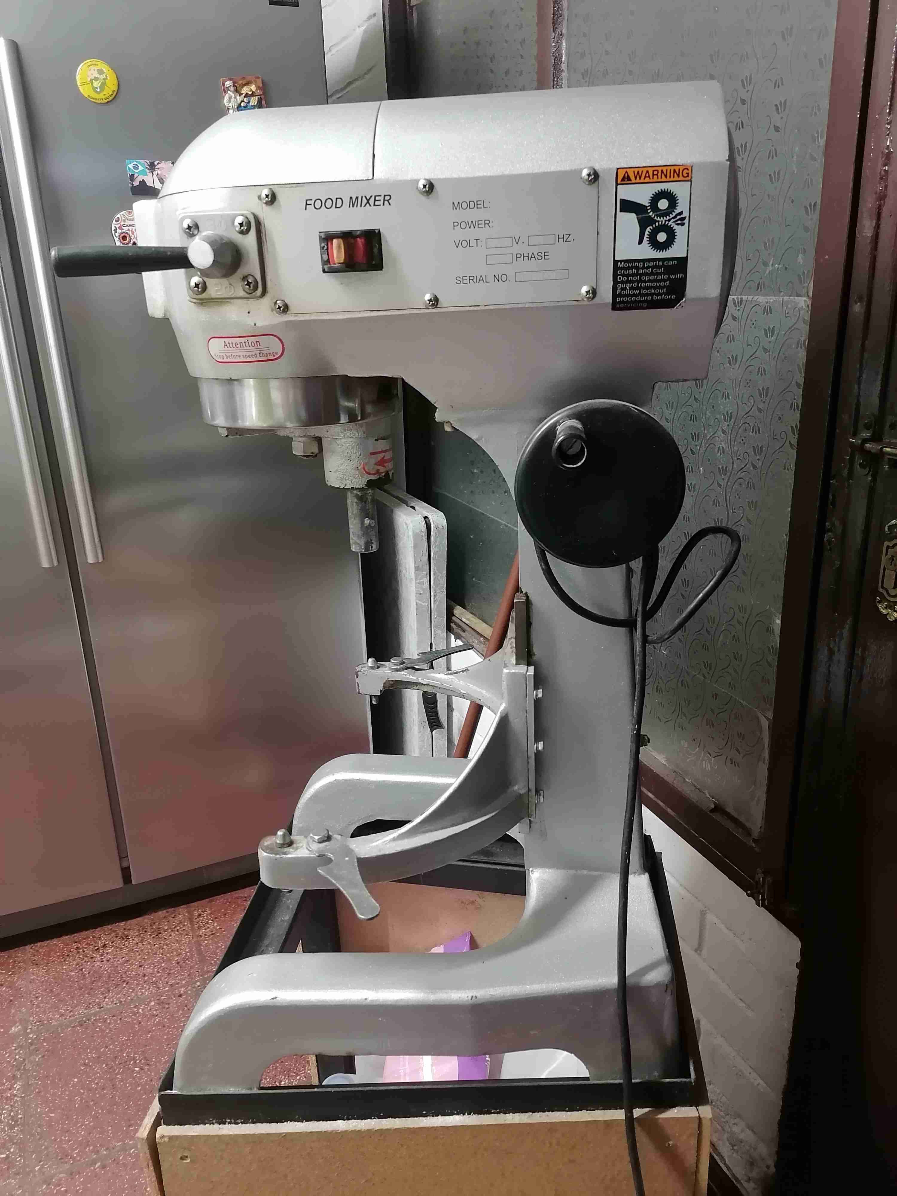 Mezcladora o batidora industrial gris 20 lts - miniatura 3