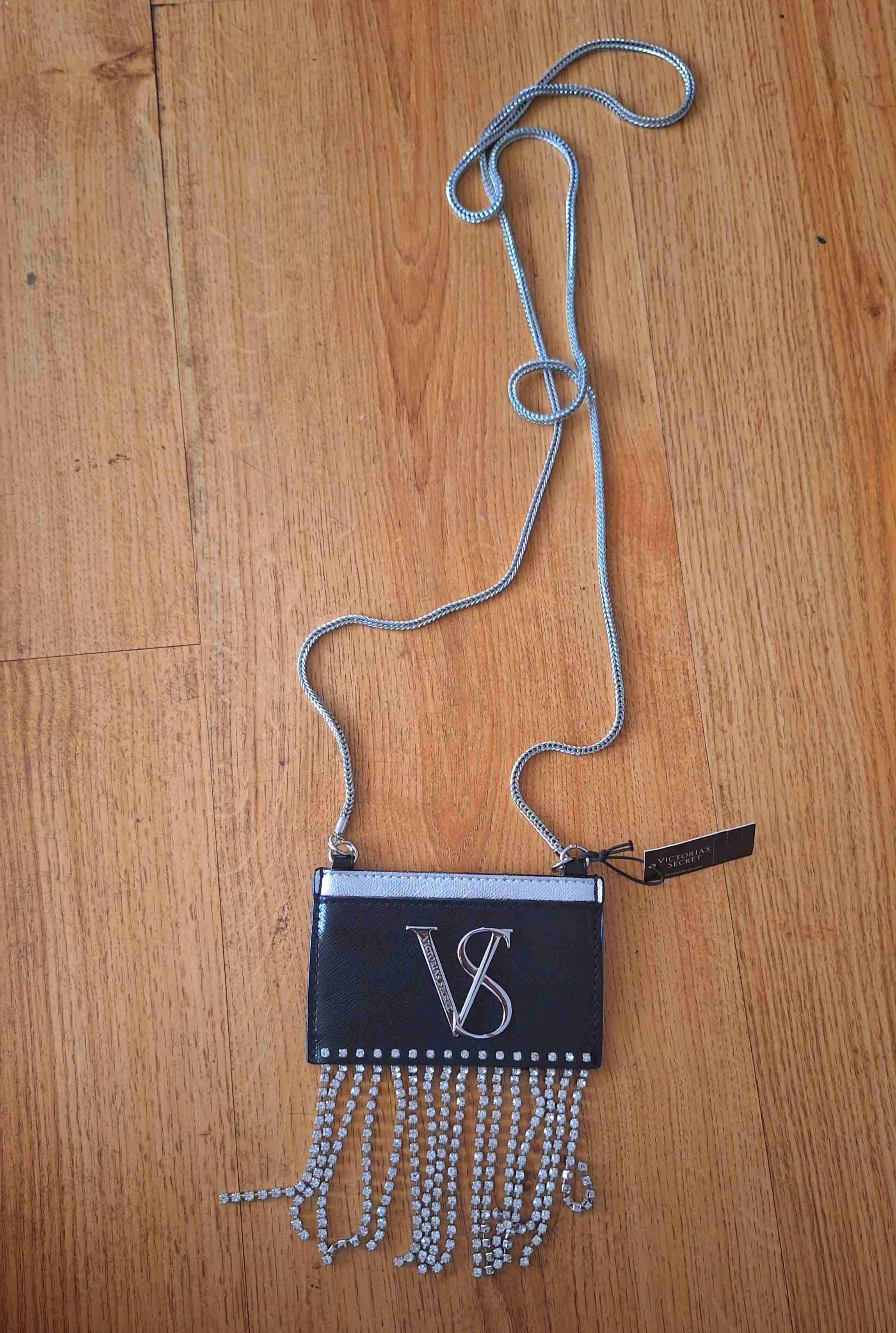 Cartera negra con flecos Victoria Secret