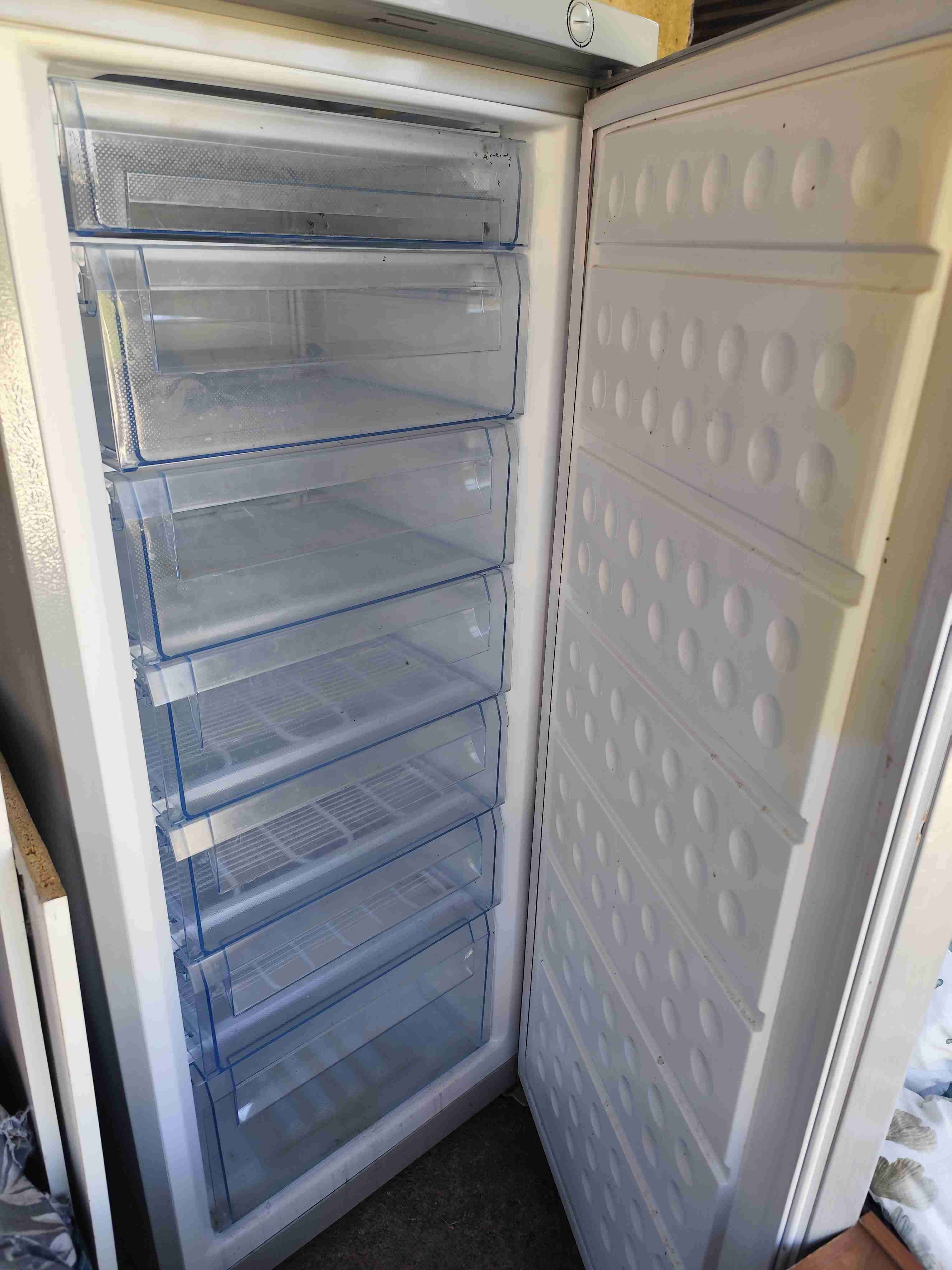 Congelador vertical blanco - 1