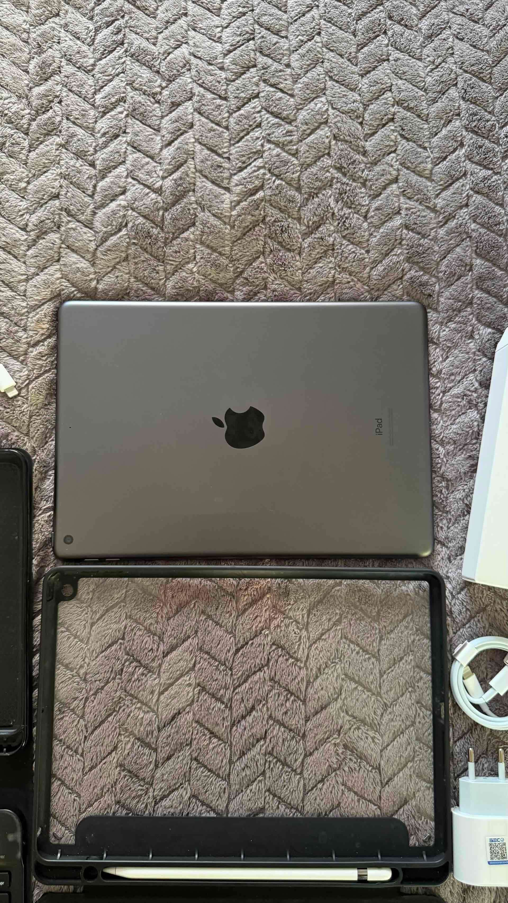 Tablet de 10 pulgadas en buen estado - miniatura 6