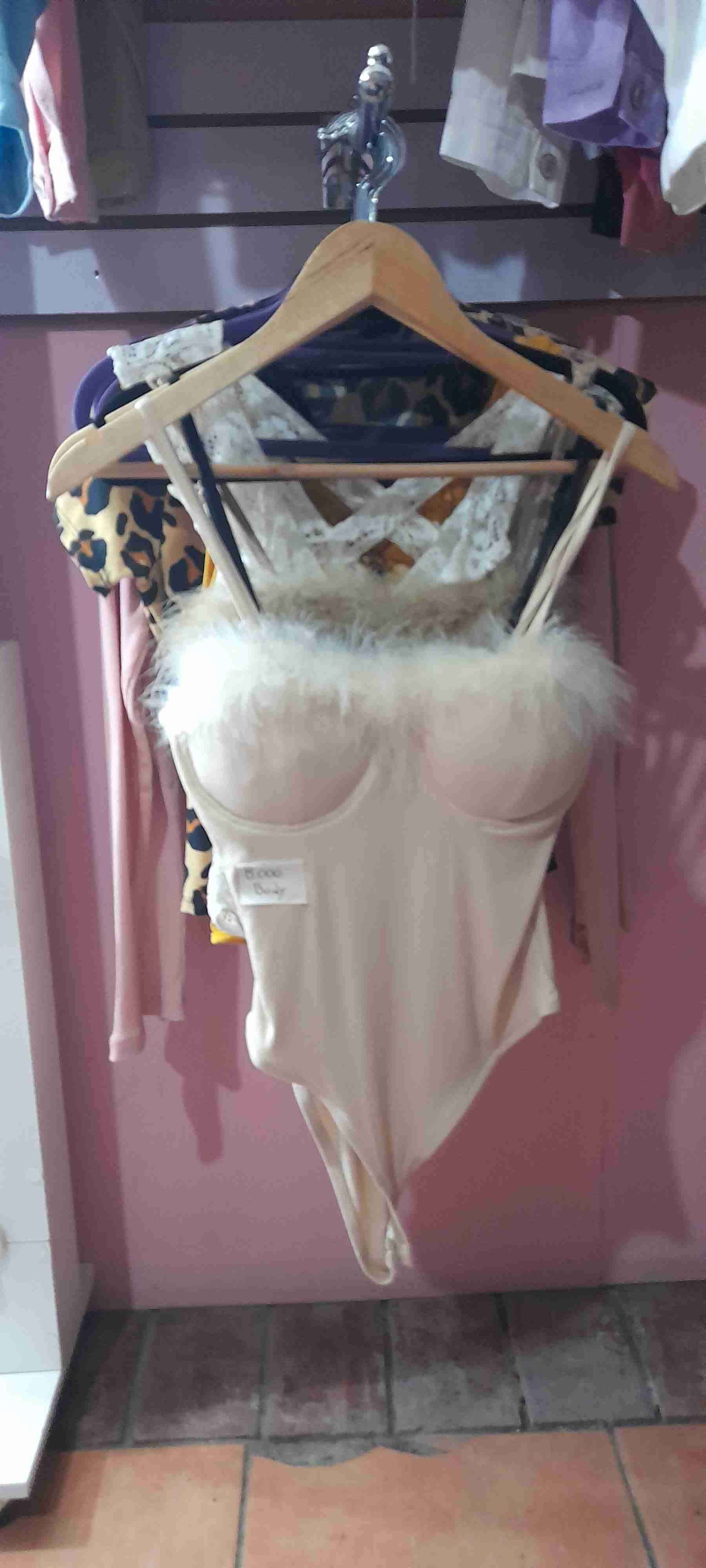 Bodys con detalles de peludito