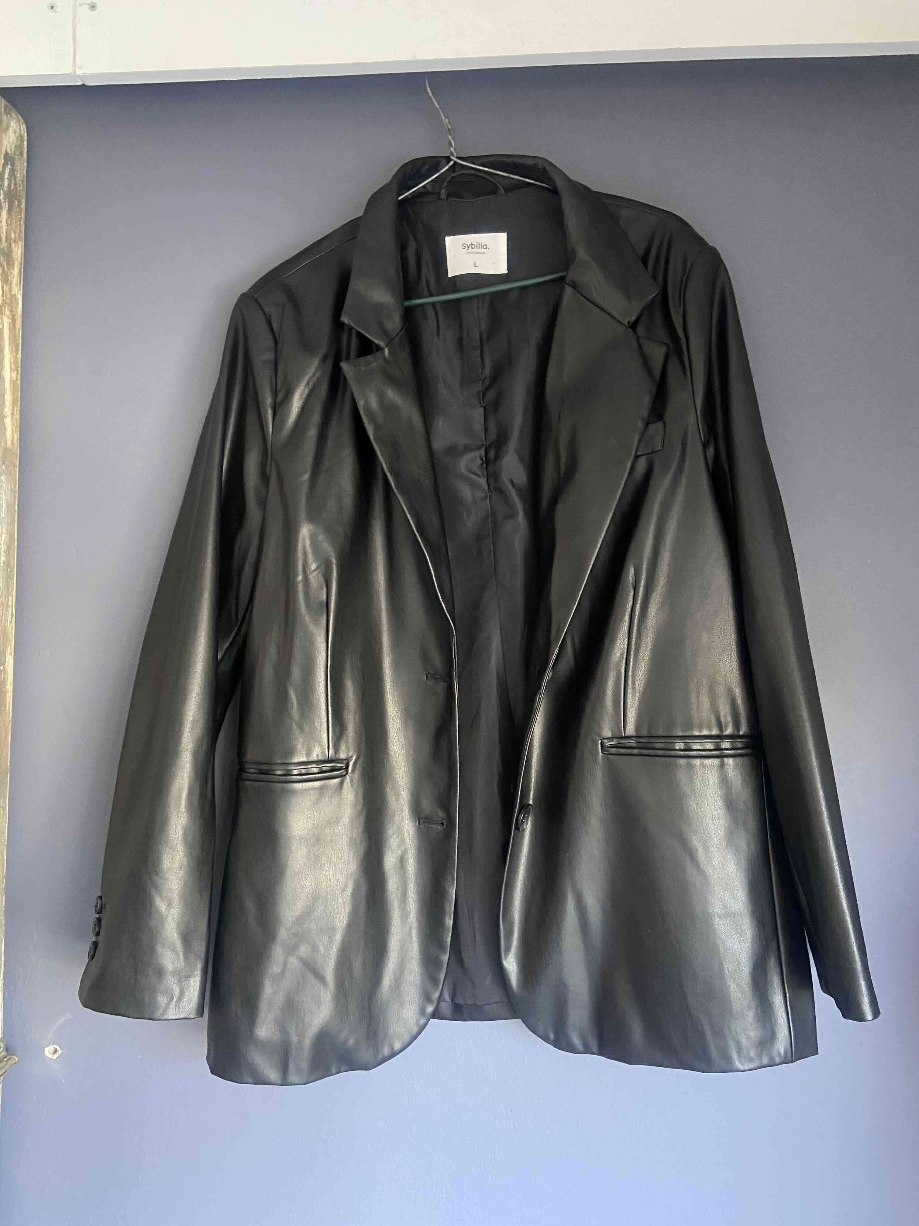 Blazer negro estilo cuero - miniatura 3