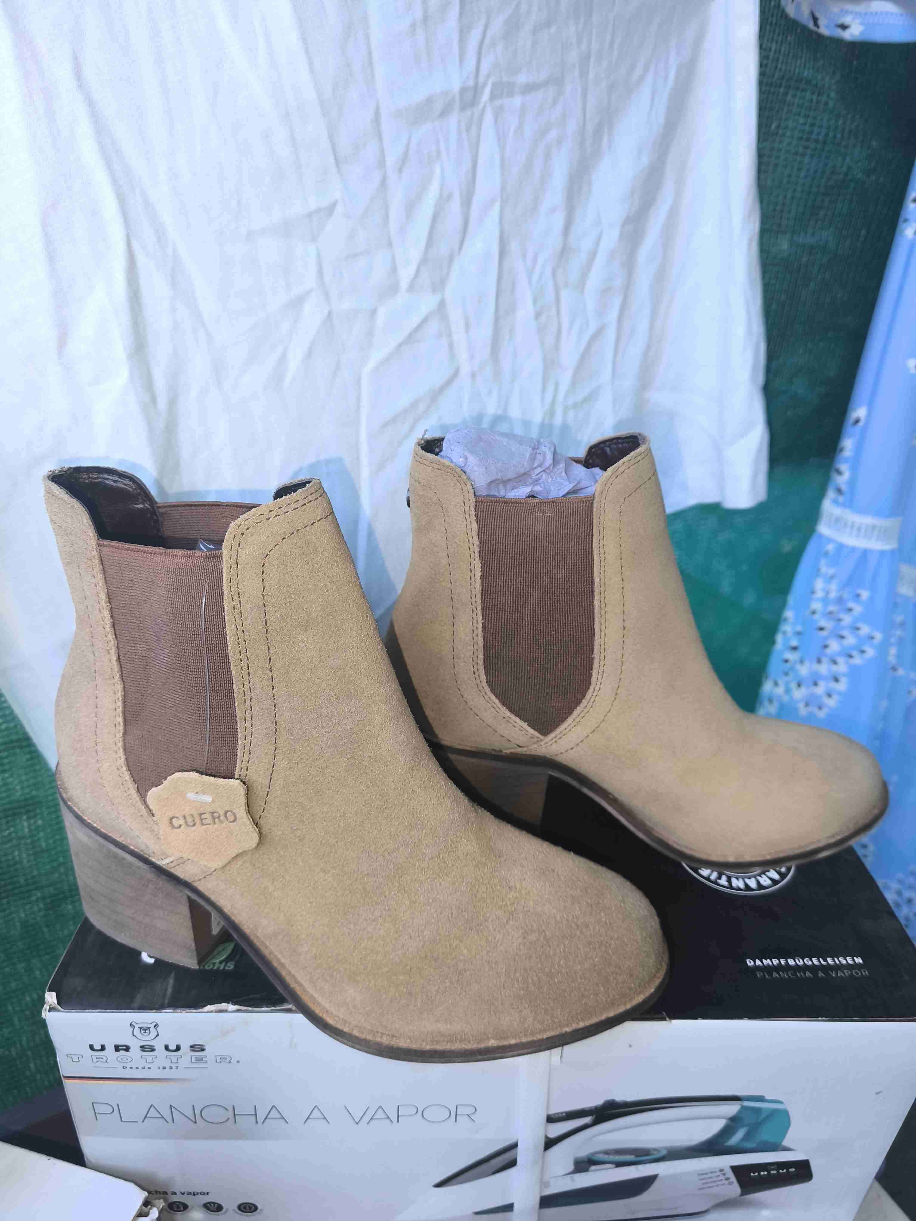 Botines beige de gamuza - miniatura 1