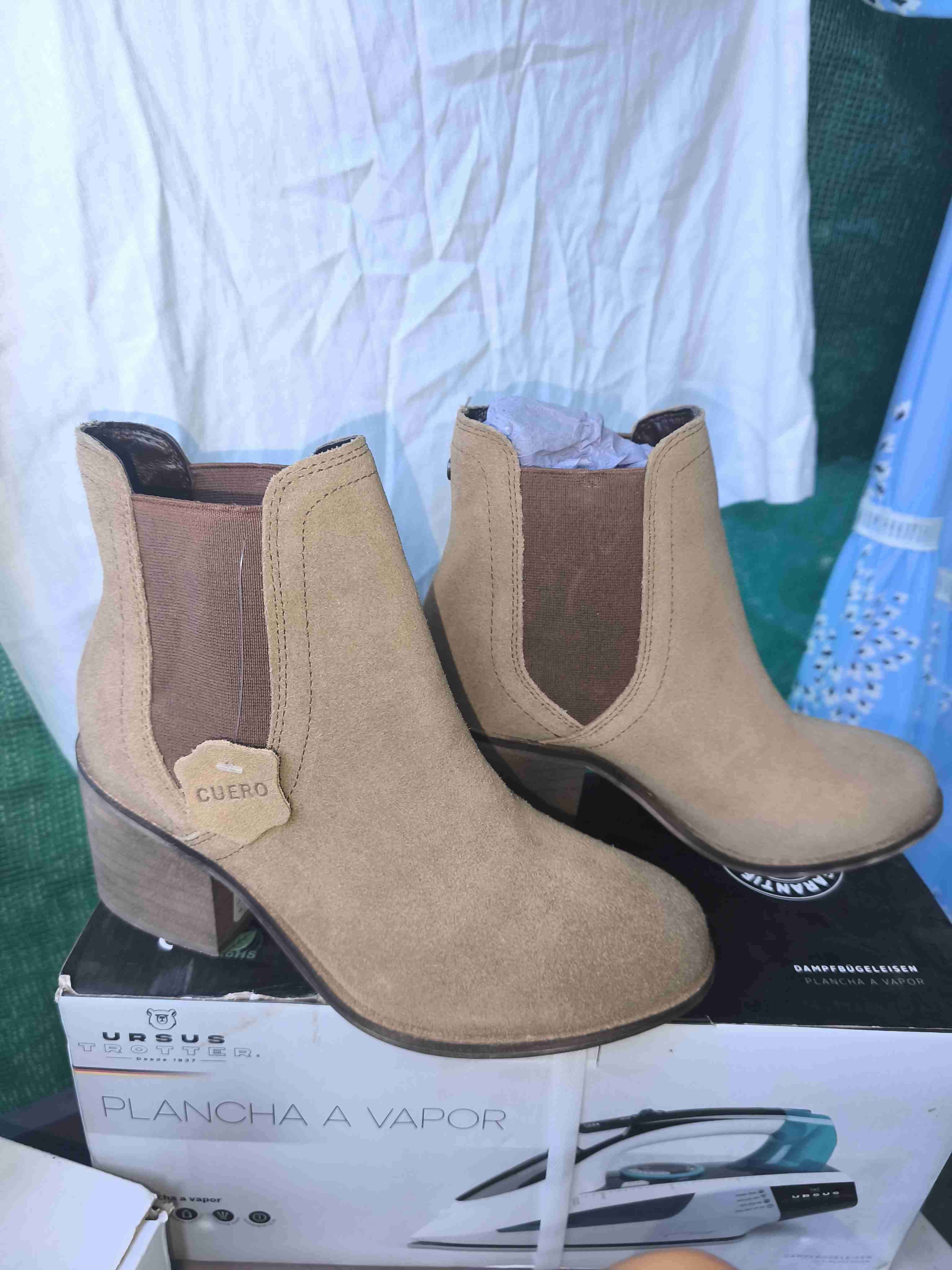Botines beige de gamuza - miniatura 2