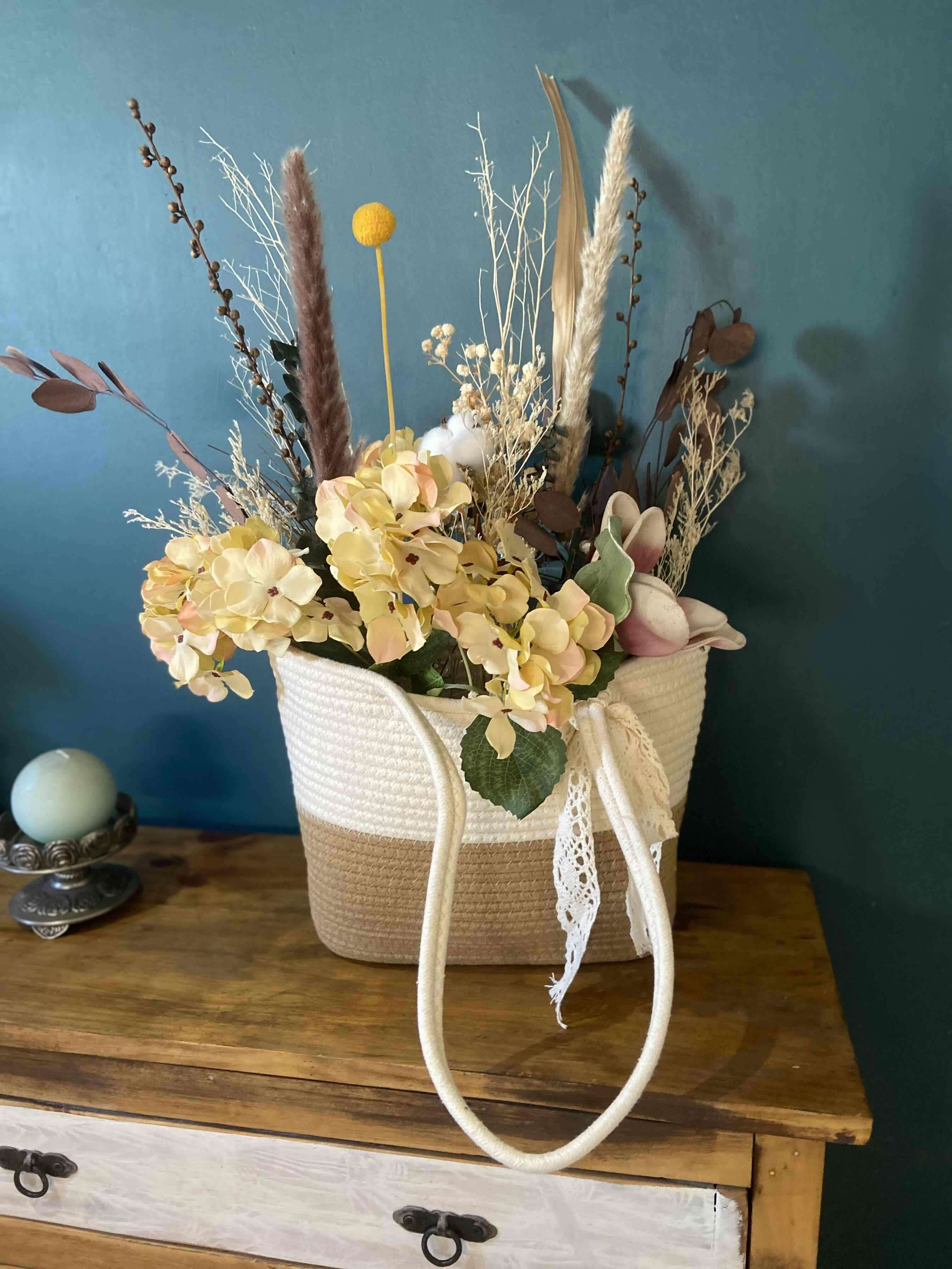 Arreglo floral en canasto - miniatura 1