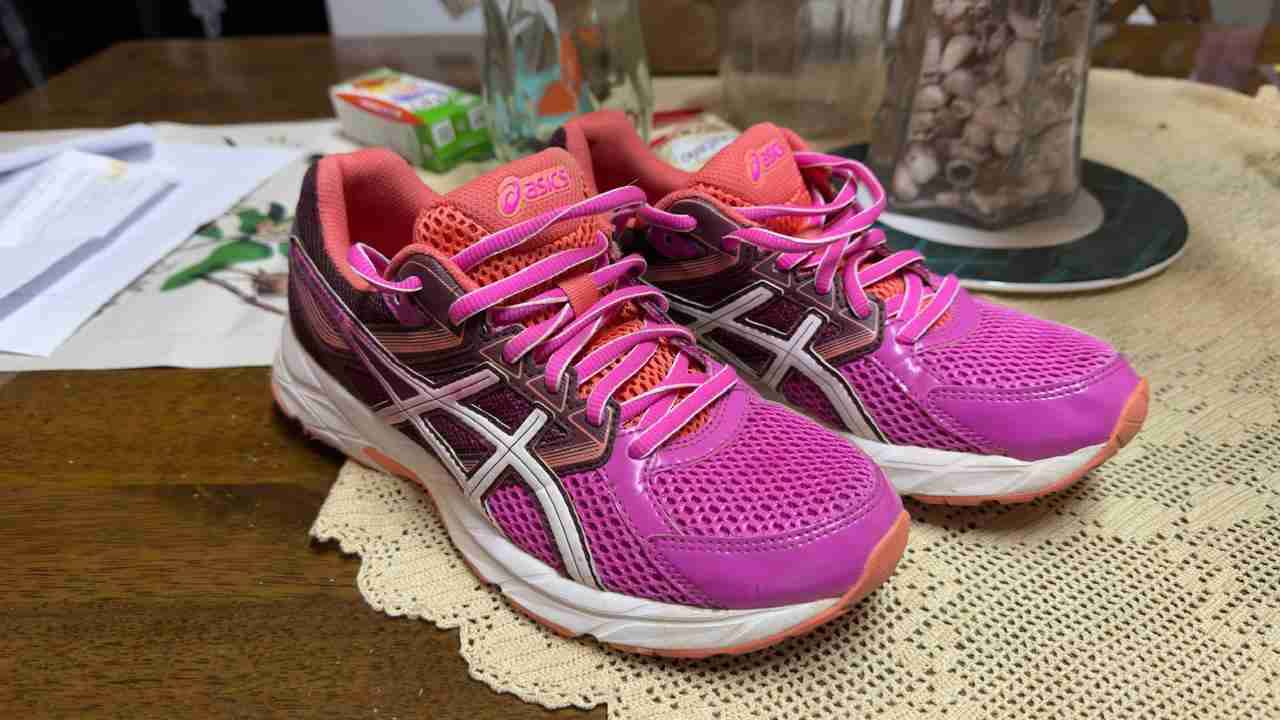 Zapatillas deportivas rosas Asics - 1