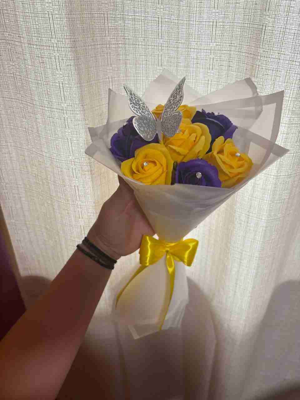 Ramo de rosas petalos de jabón