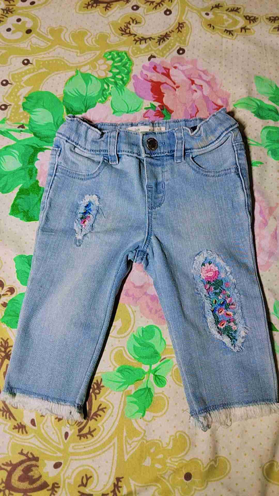 Jeans infantiles con bordado floral - 1