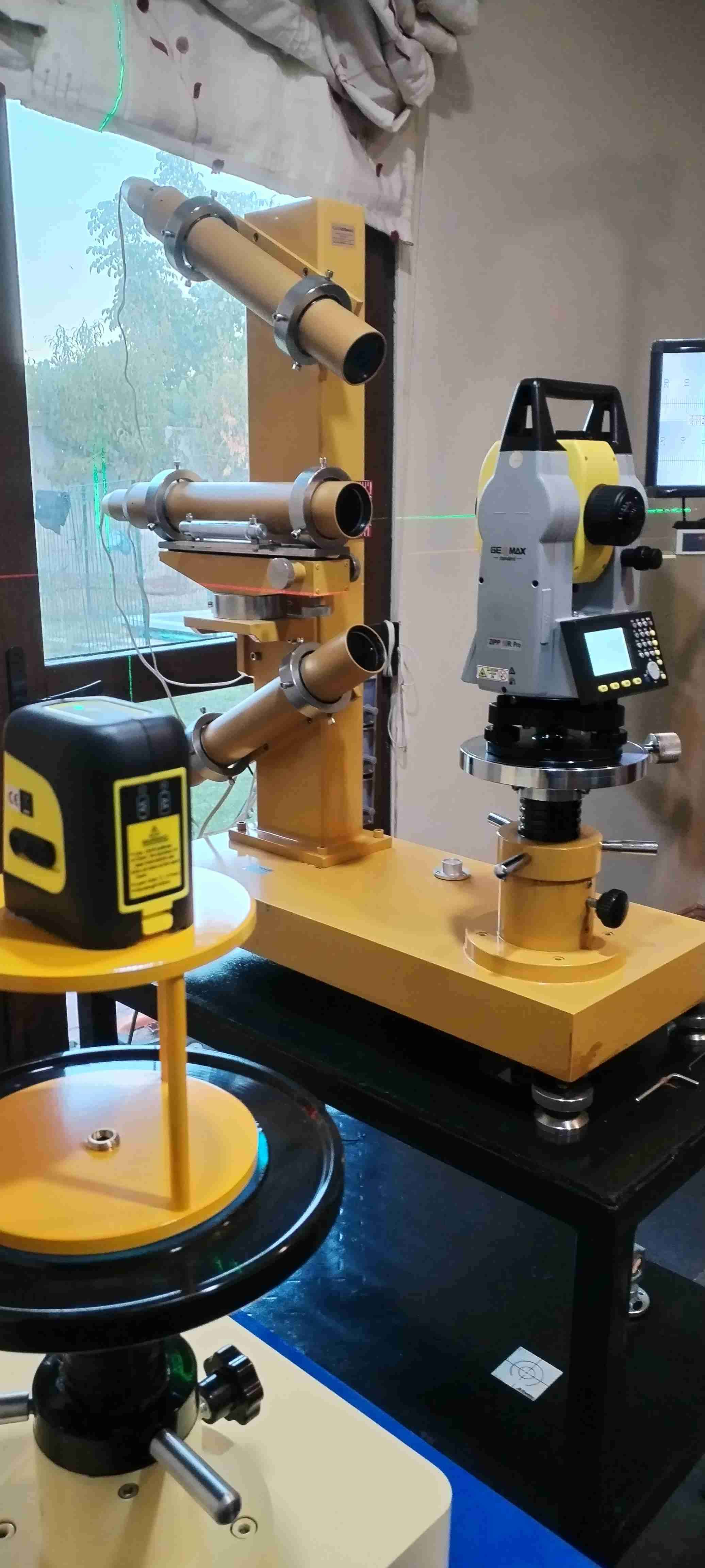 Calibración de equipos TOPOGRÁFICOS - miniatura 1