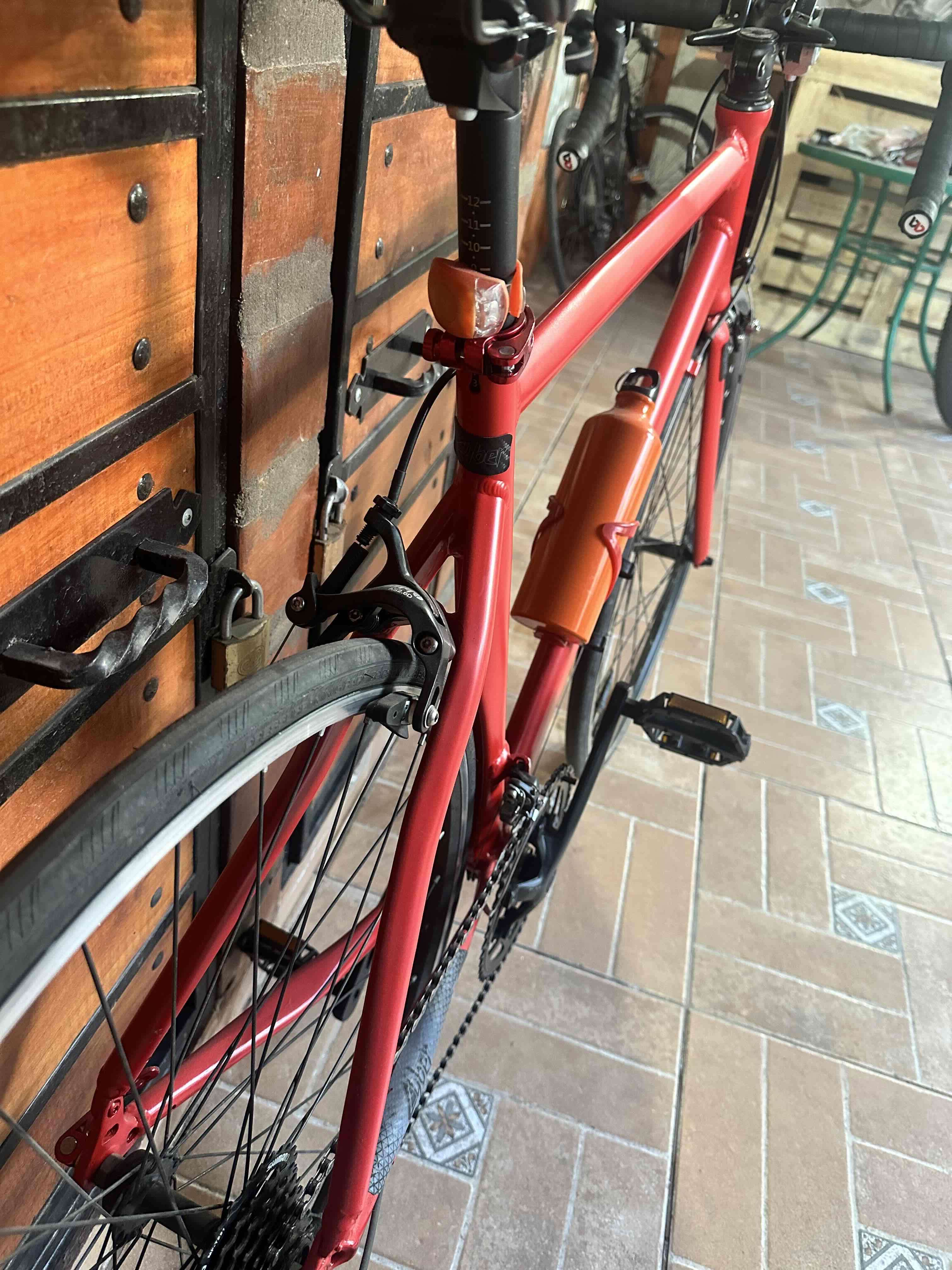 Bicicleta de carretera roja - miniatura 5