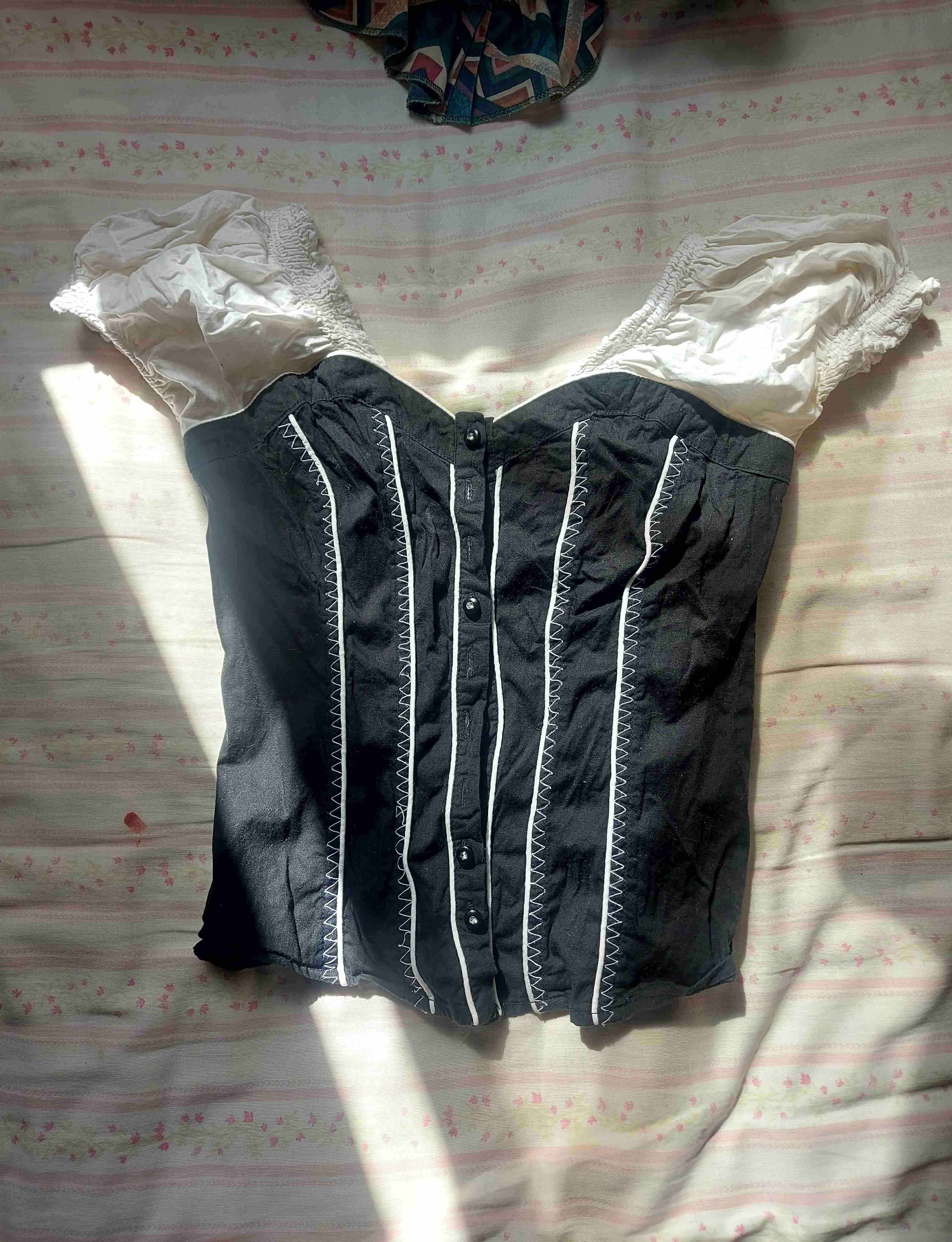 Blusa vintage blanca y negra - miniatura 1